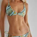 model- Model is 1.69 m and wears size S