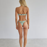 model- Model is 1.69 m and wears size S