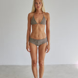 model- Model is 1.69 m and wears size S