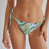 model- Model is 1.69 m and wears size S