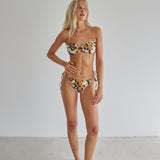 model- Model is 1.69 m and wears size S