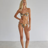 model- Model is 1.69 m and wears size S