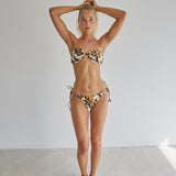 model- Model is 1.69 m and wears size S