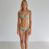 model- Model is 1.69 m and wears size S