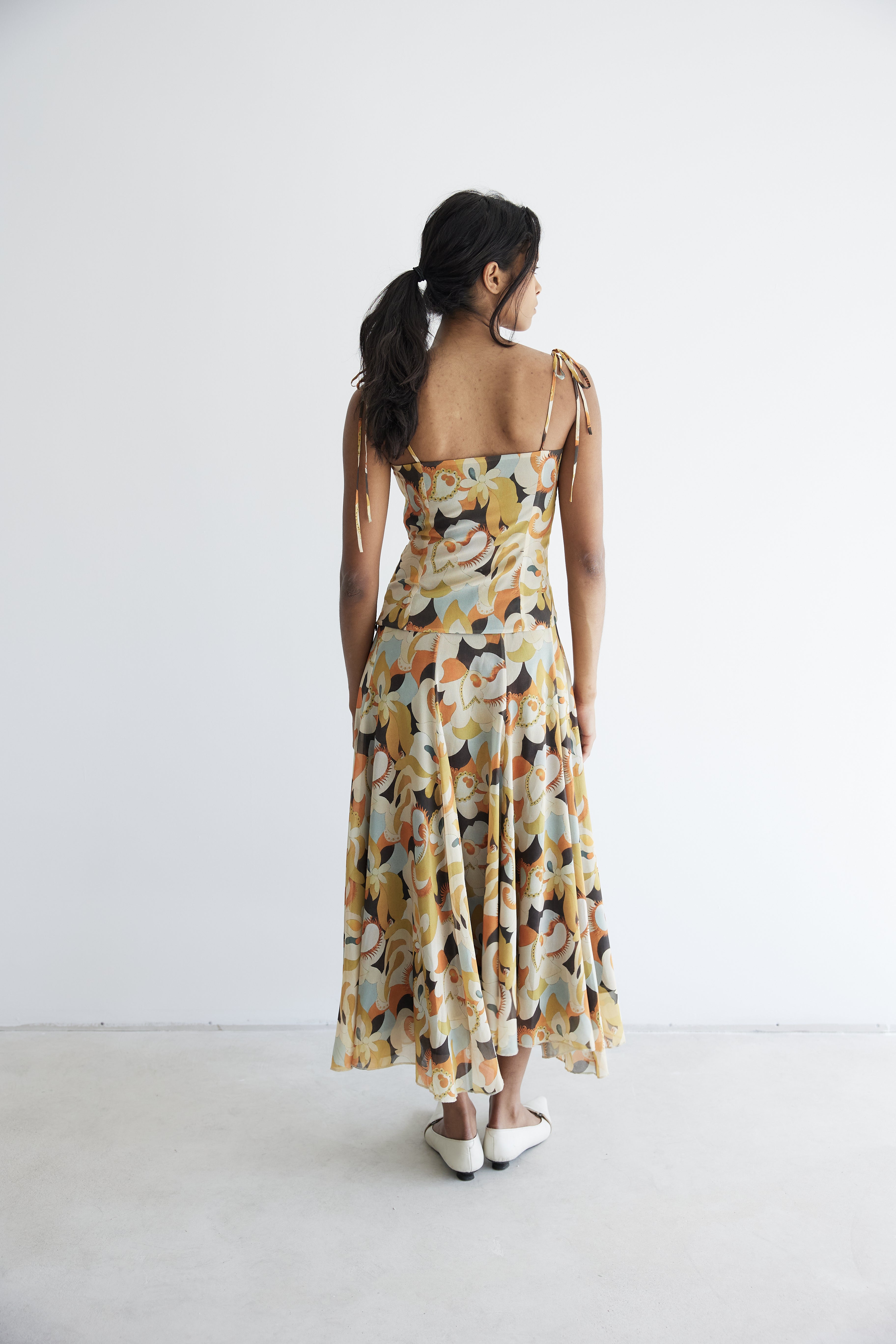 model- Model is 1.74 m and wears size S