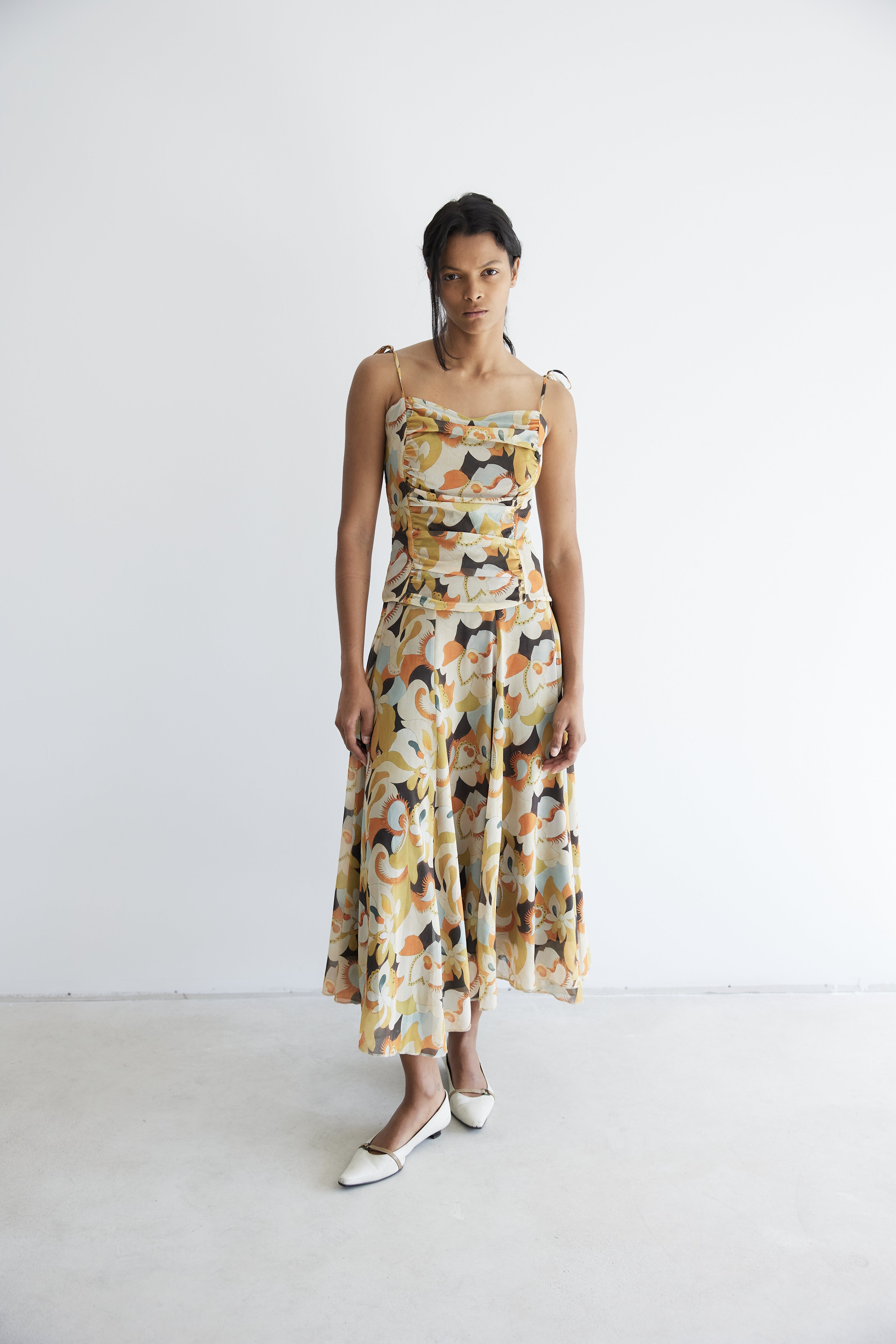 model- Model is 1.74 m and wears size S