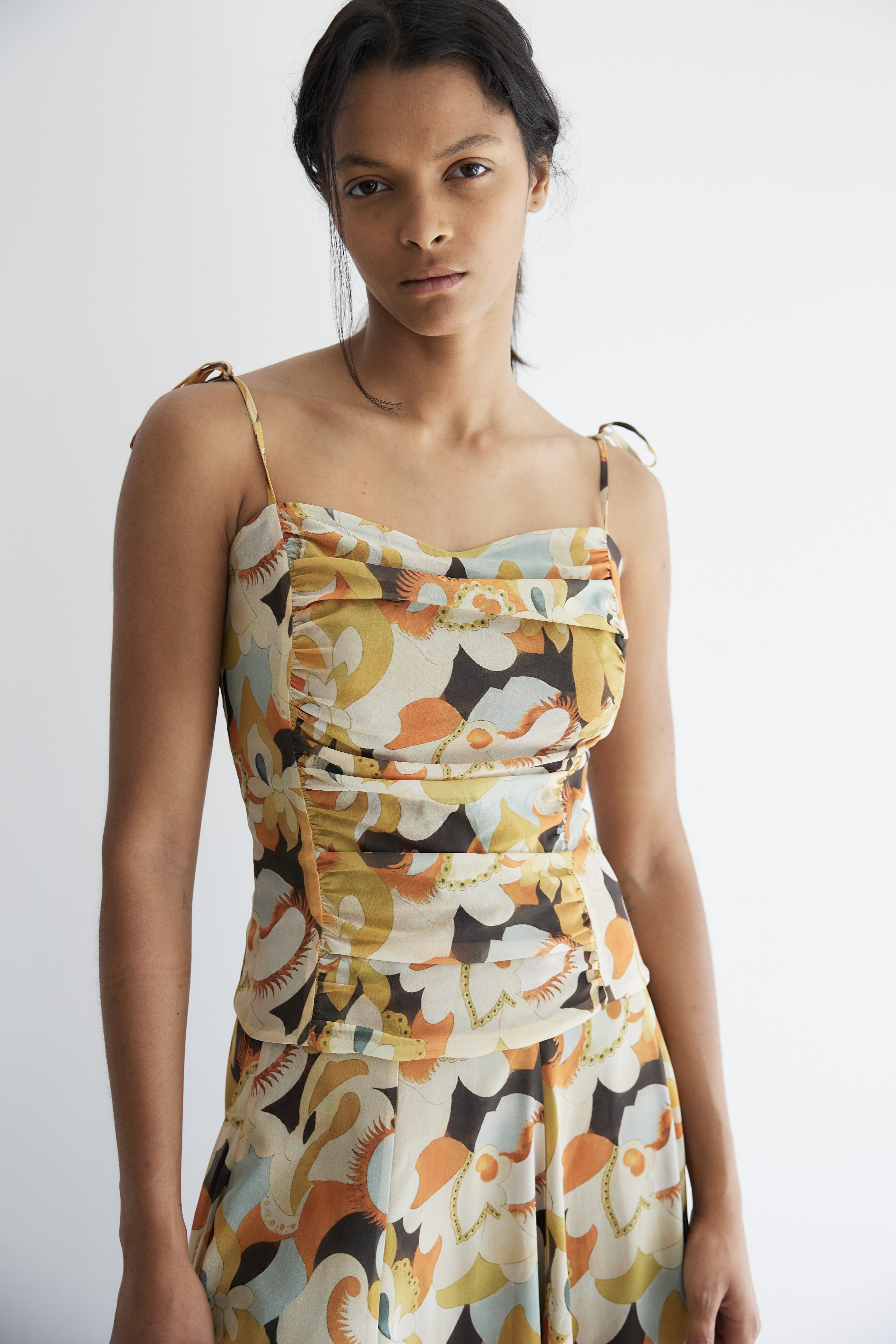 model- Model is 1.74 m and wears size S