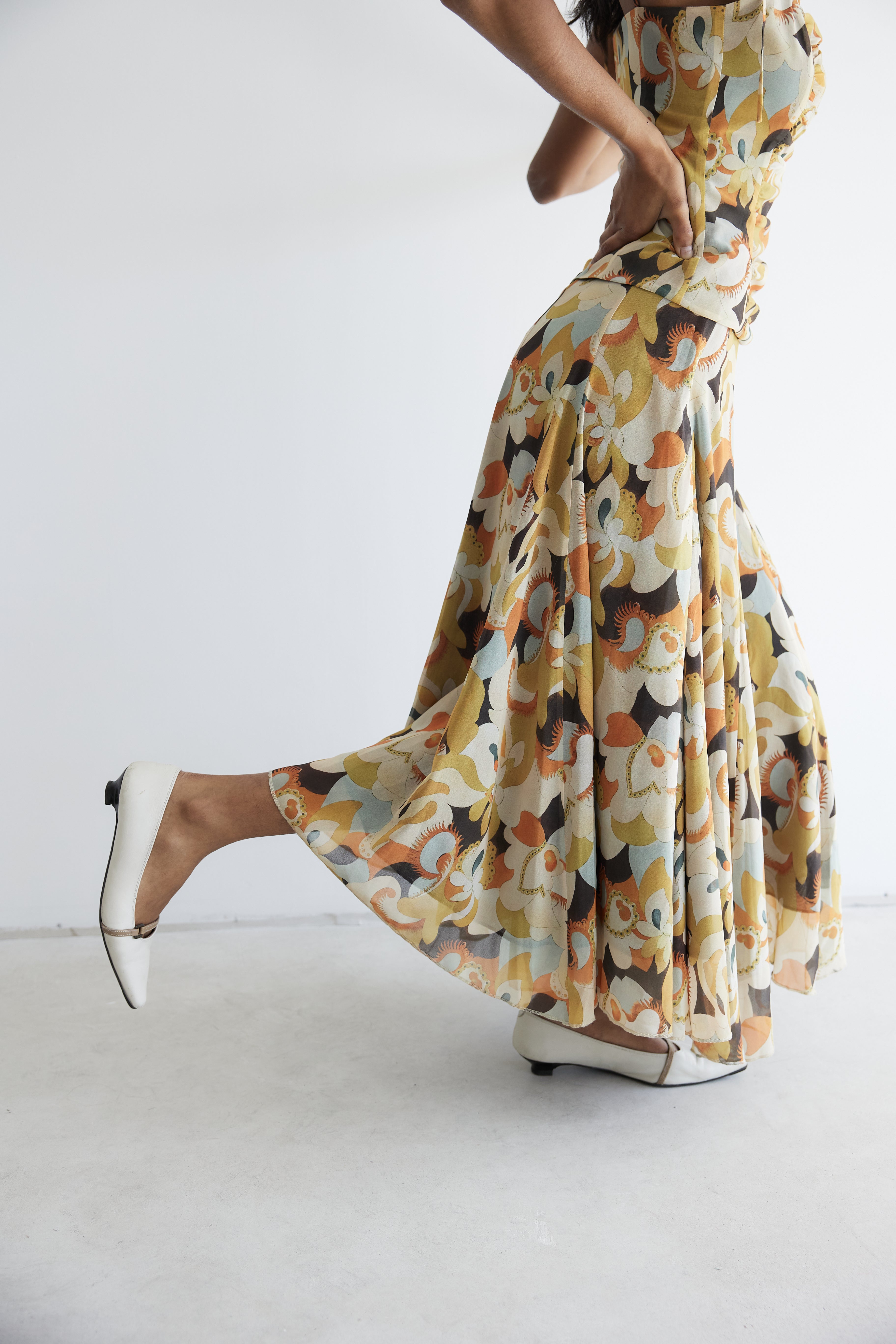 model- Model is 1.74 m and wears size S