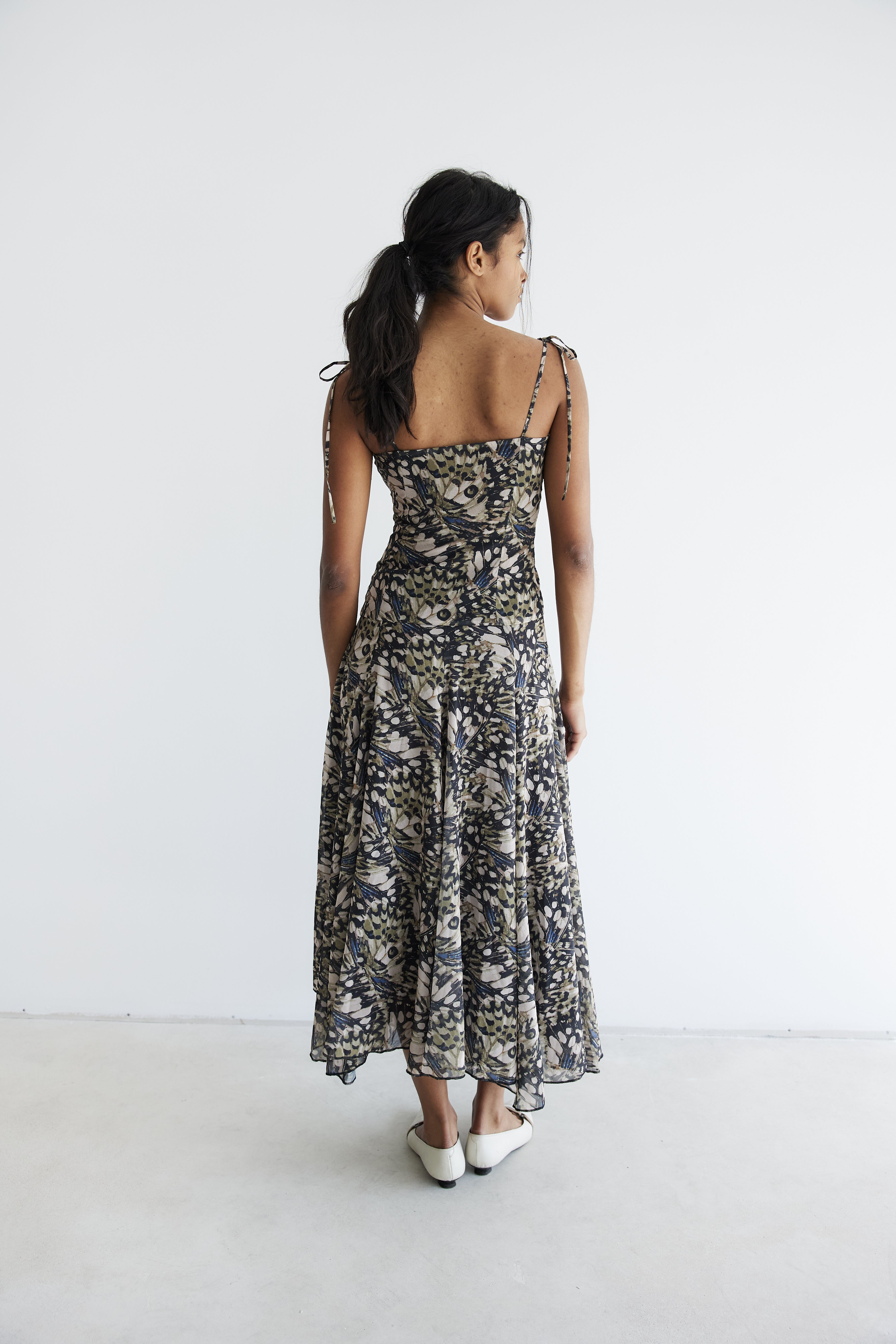 model- Model is 1.74 m and wears size S