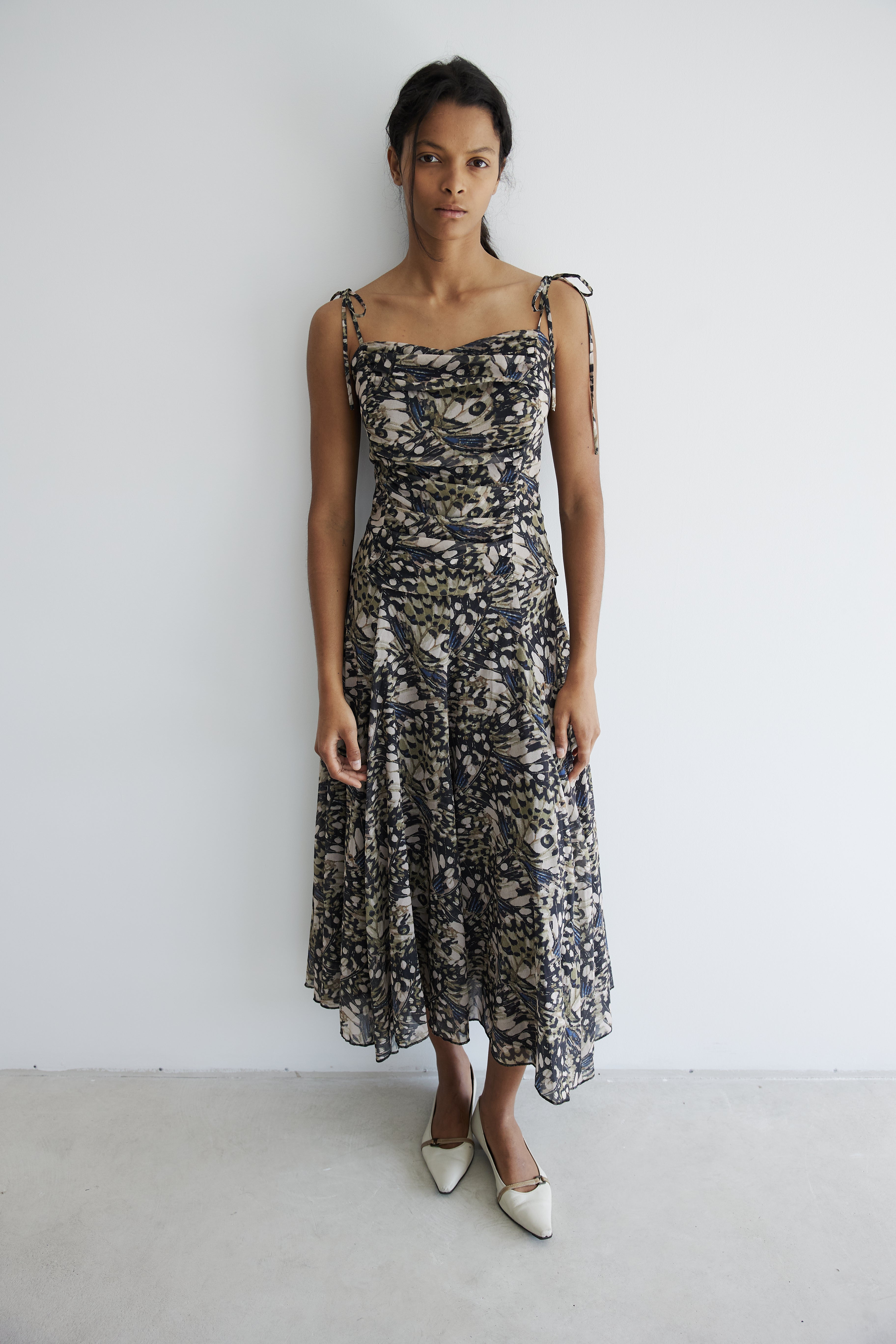model- Model is 1.74 m and wears size S