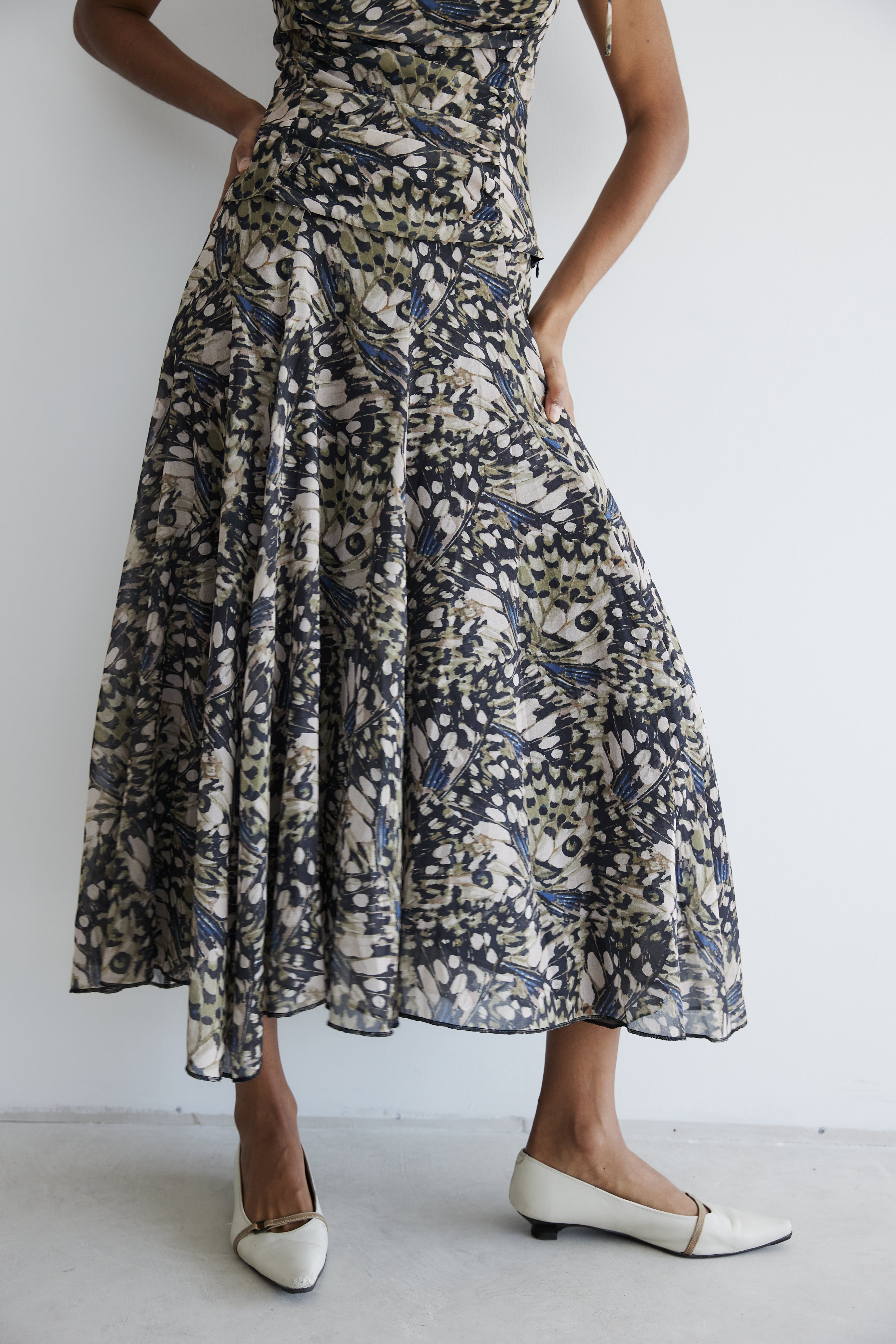 model- Model is 1.74 m and wears size S