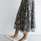 model- Model is 1.74 m and wears size S