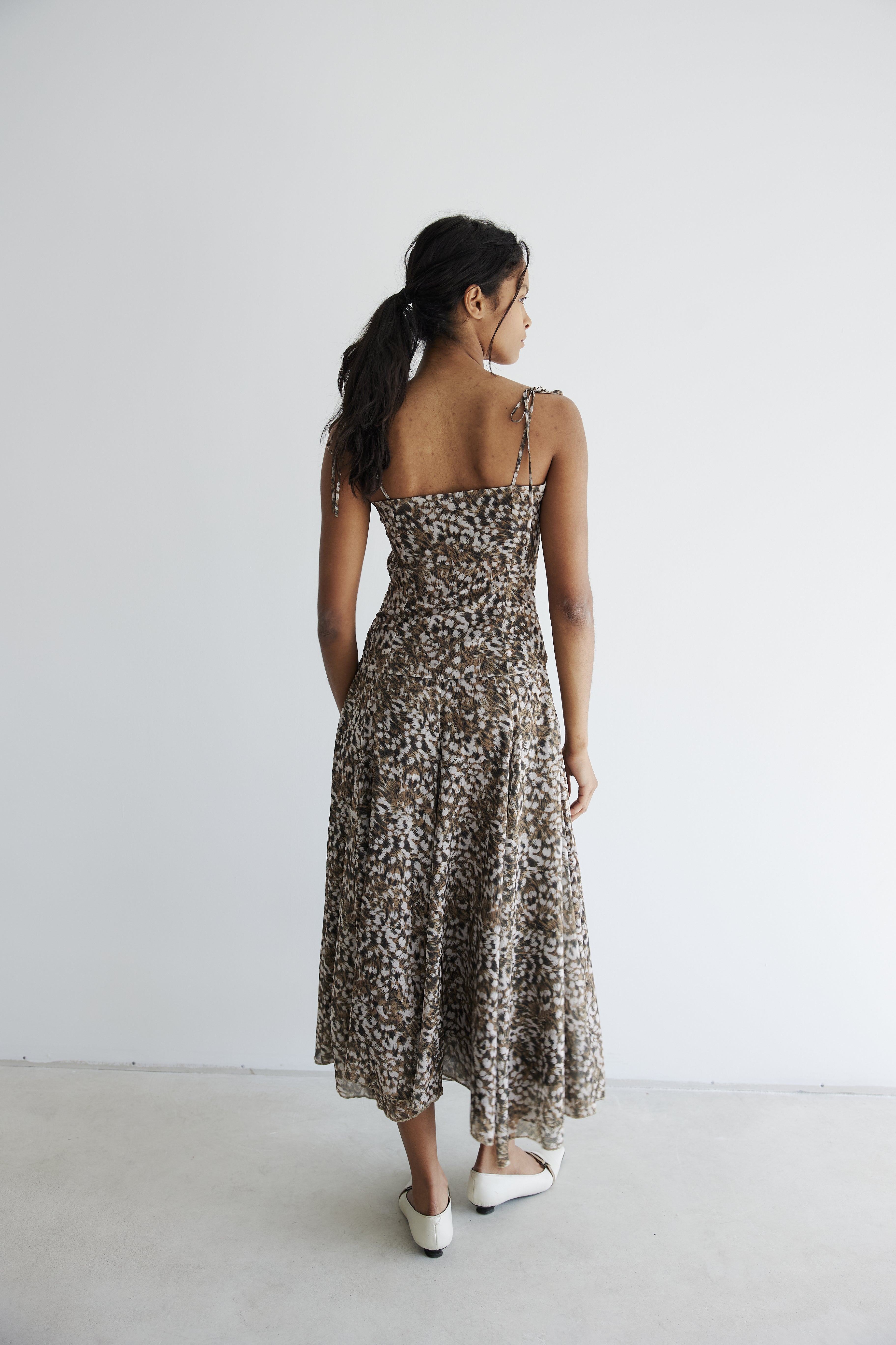 model- Model is 1.74 m and wears size S