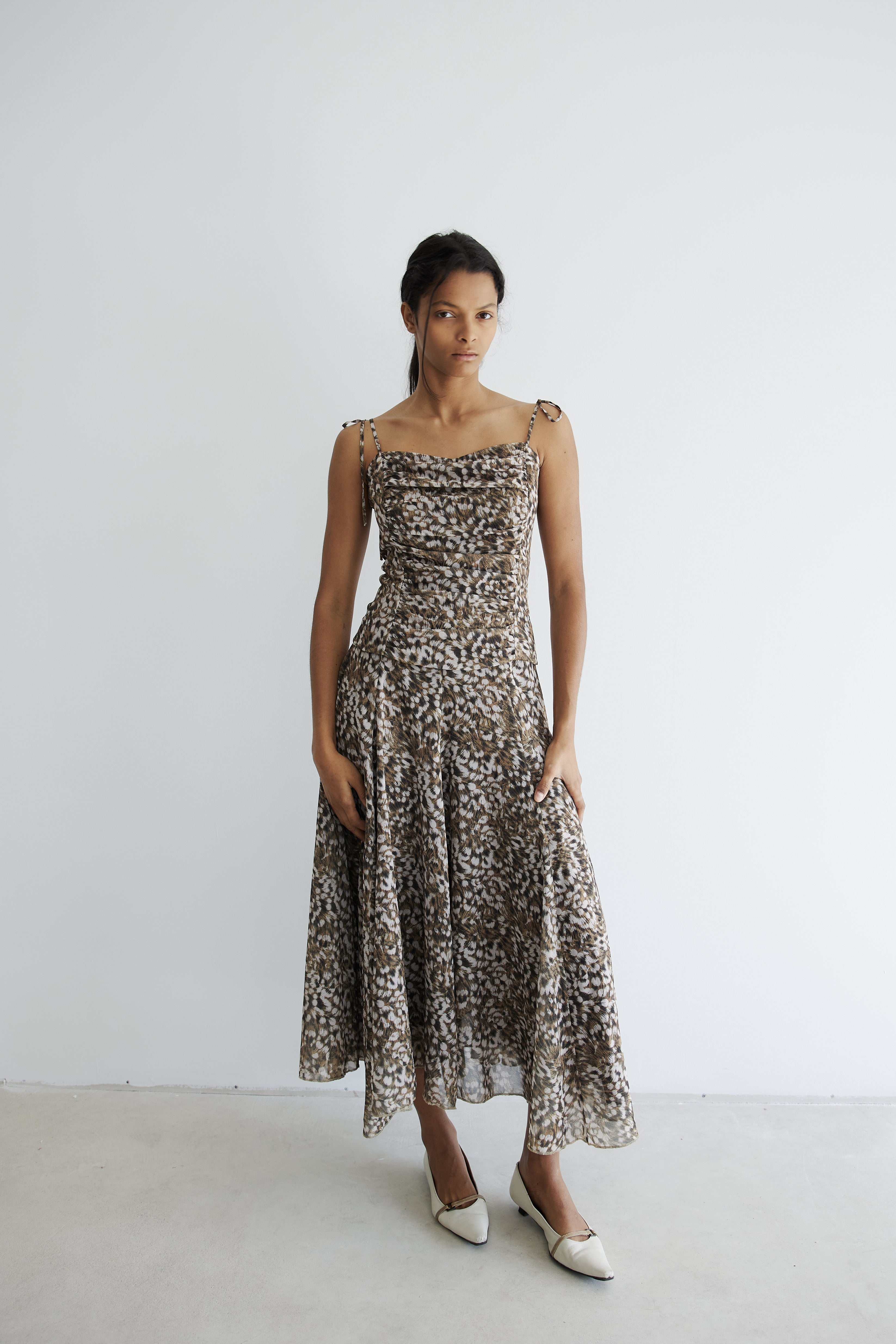 model- Model is 1.74 m and wears size S