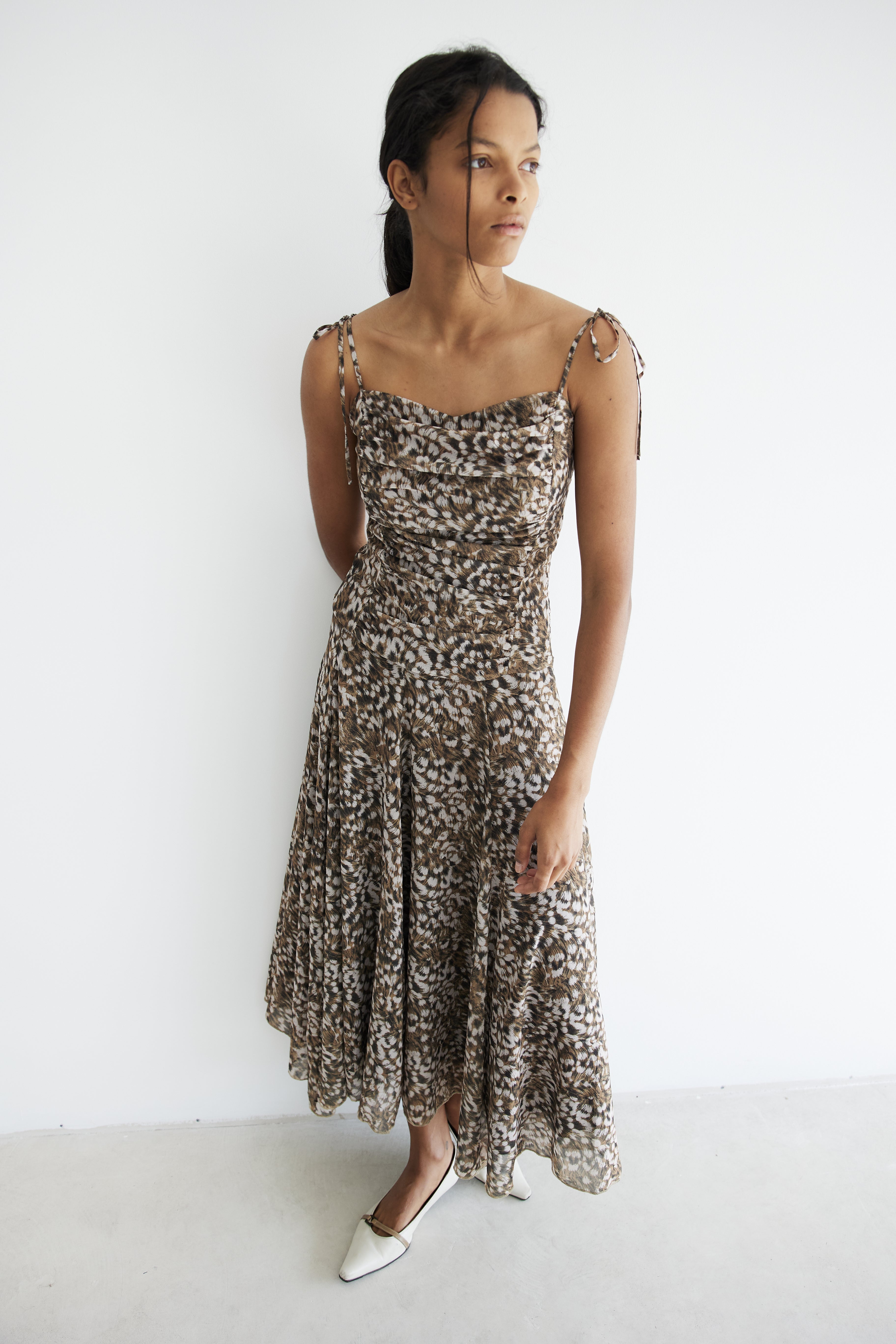 model- Model is 1.74 m and wears size S