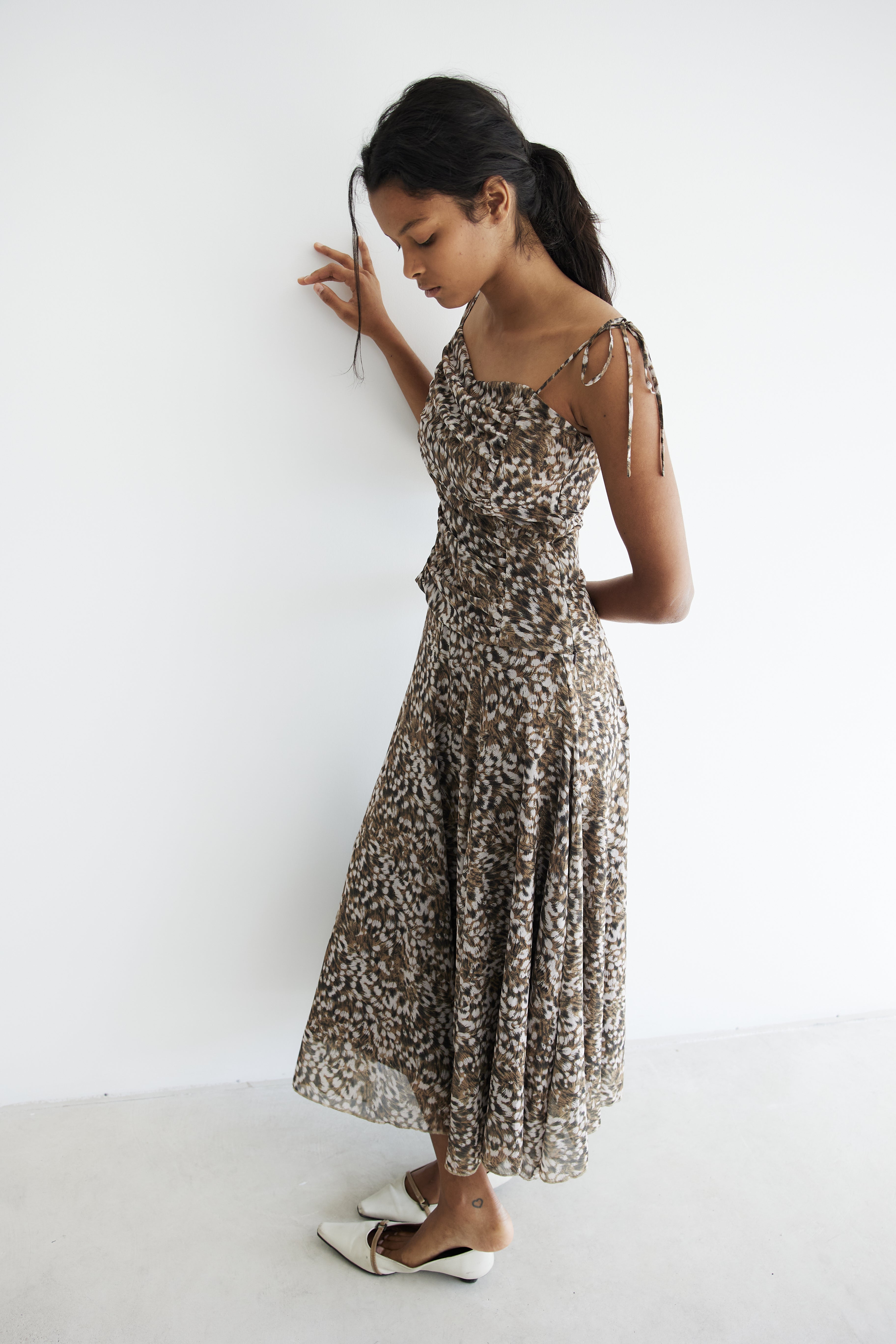 model- Model is 1.74 m and wears size S