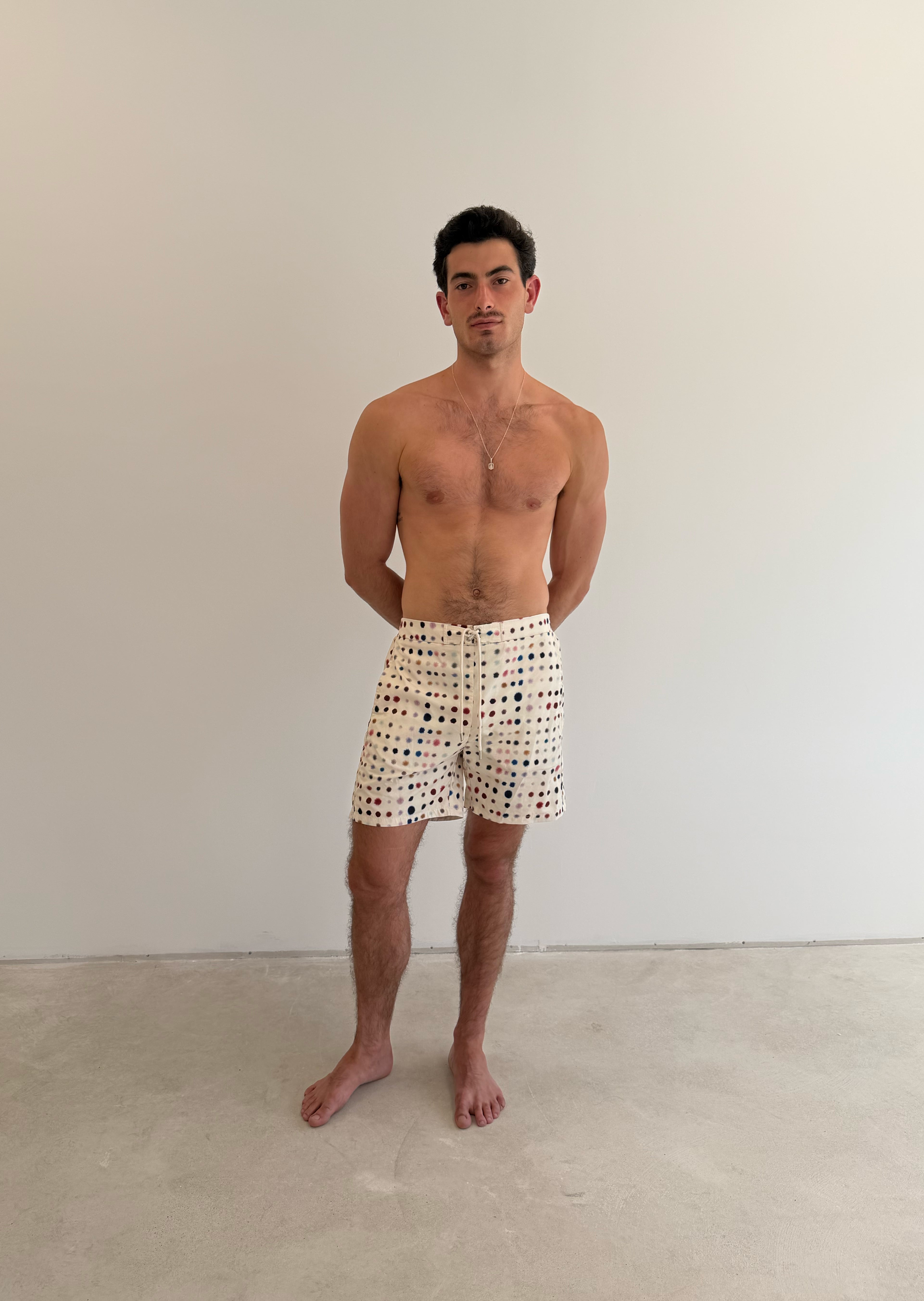 Model is 1.88 m (6'2") and wears size M