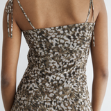 model- Model is 1.74 m and wears size S