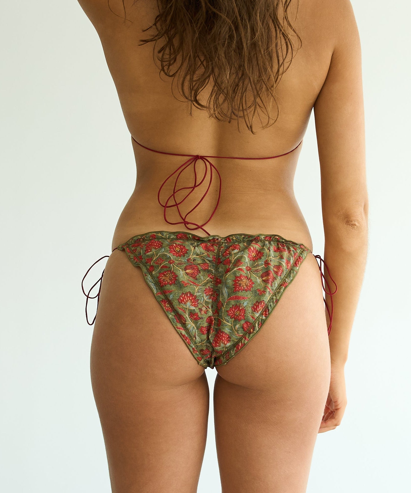 model- Model is 1.76 m  and wears size S