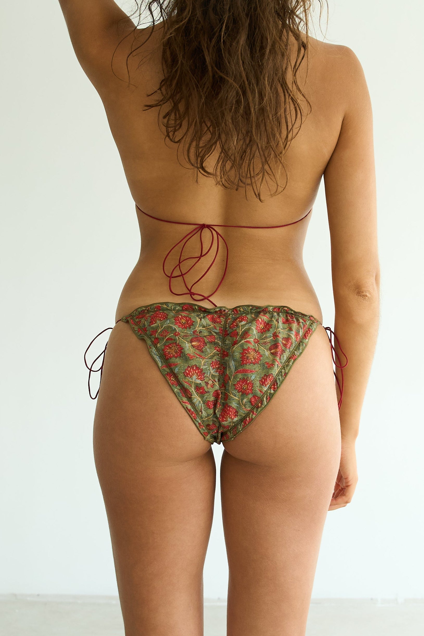 model- Model is 1.76 m  and wears size S