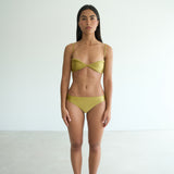 model- Model is 1.65 m and wears size S