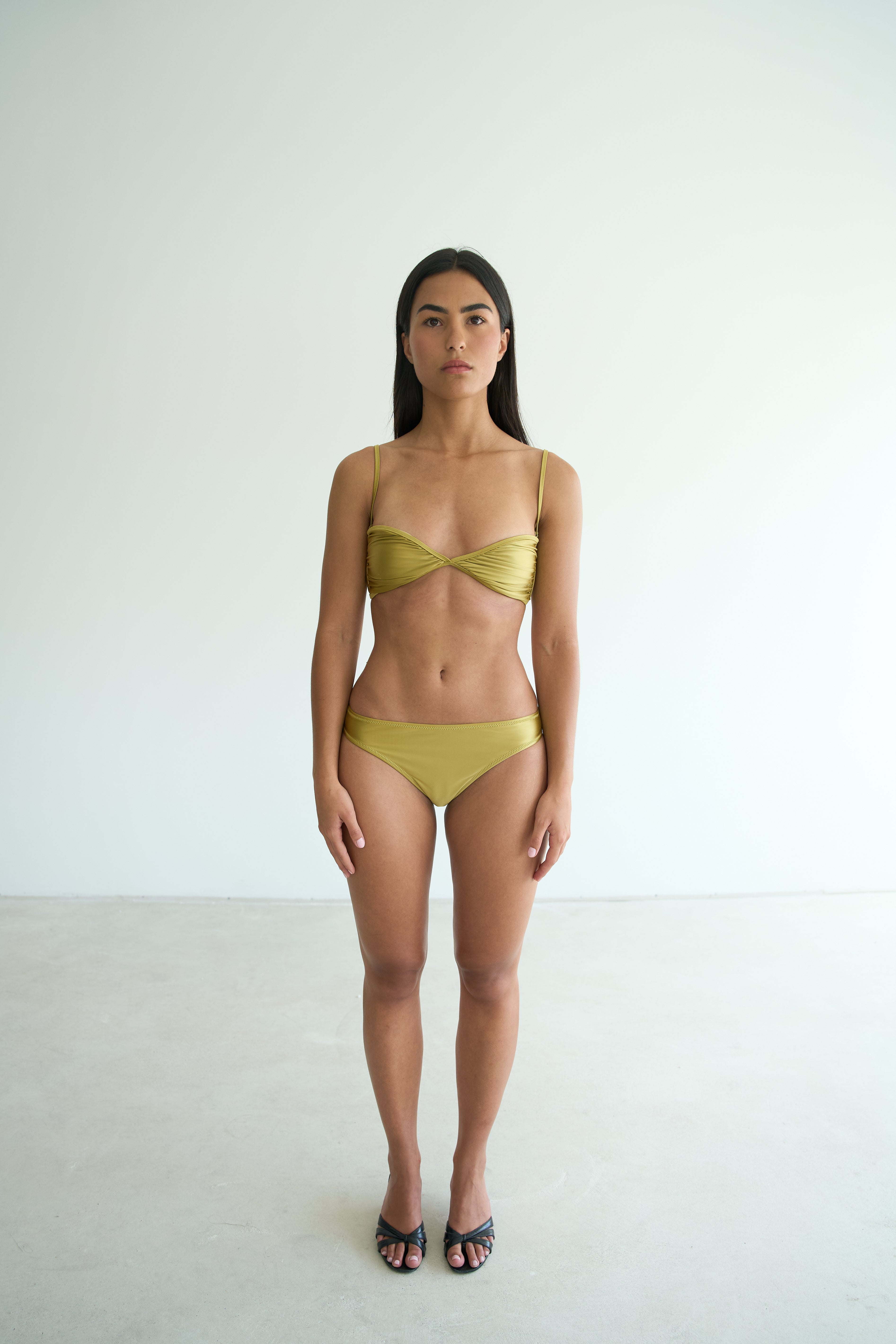 model- Model is 1.65 m and wears size S