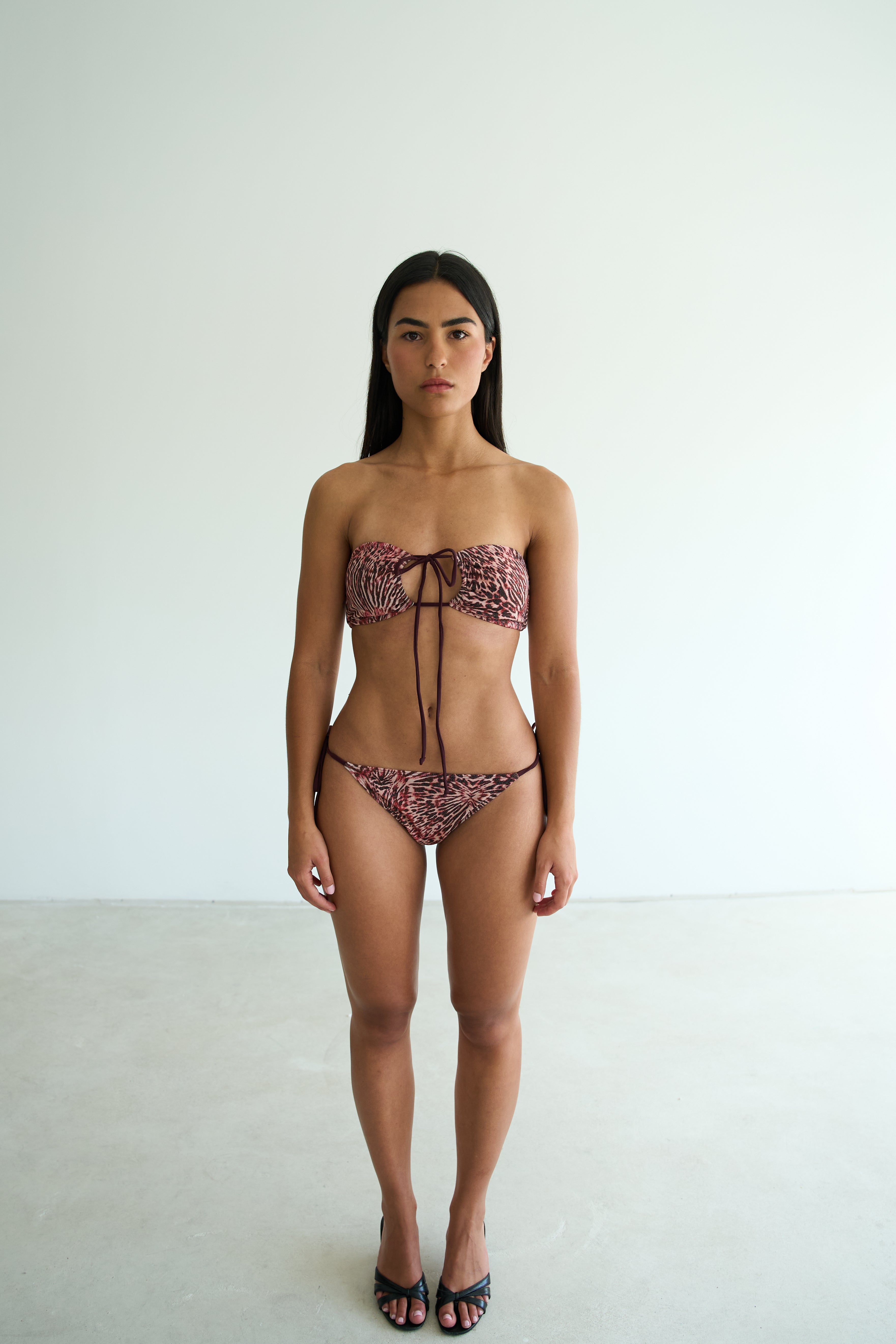 model- Model is 1.65 m and wears size S