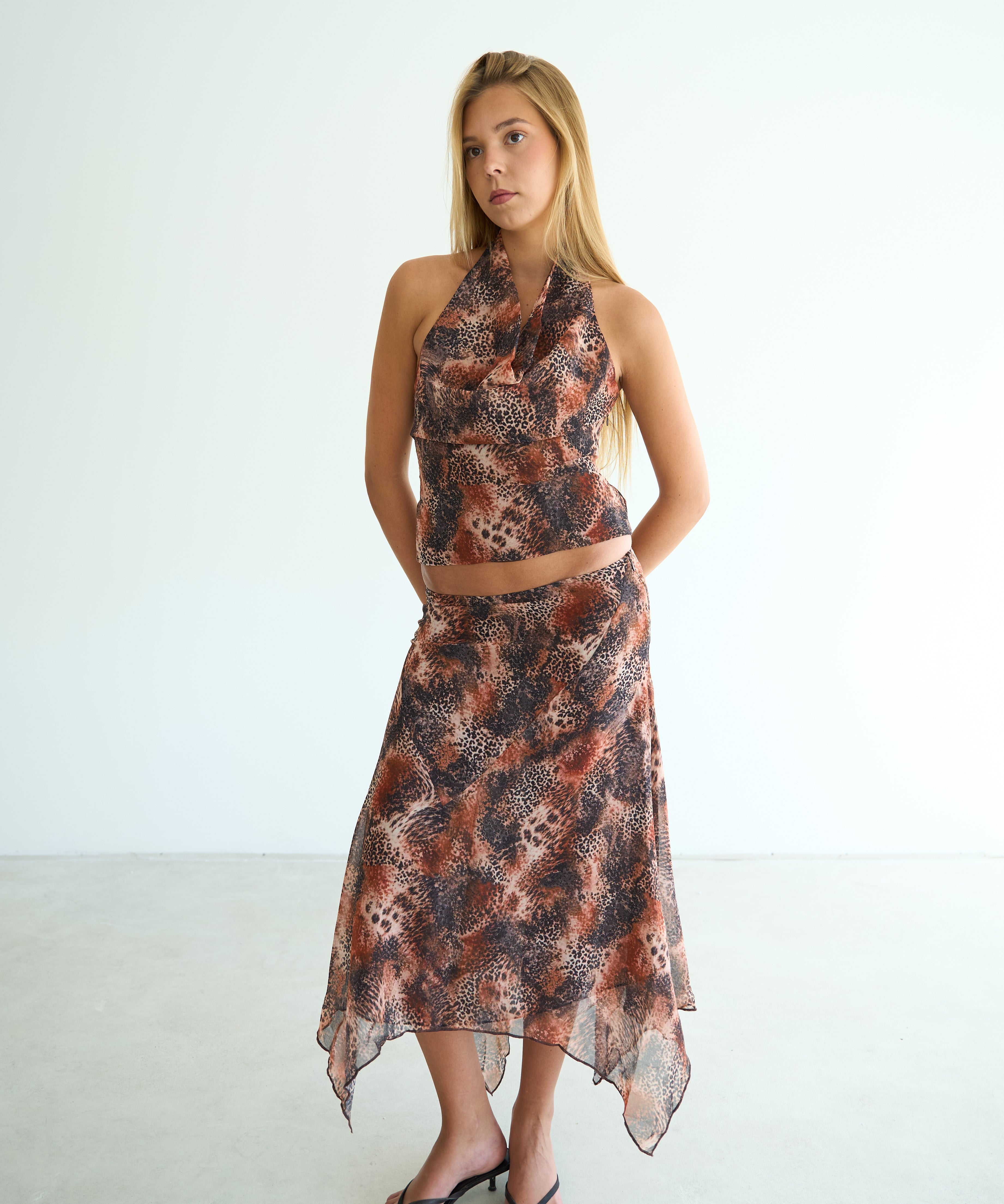 model- Model is 1.72 m and wears size S