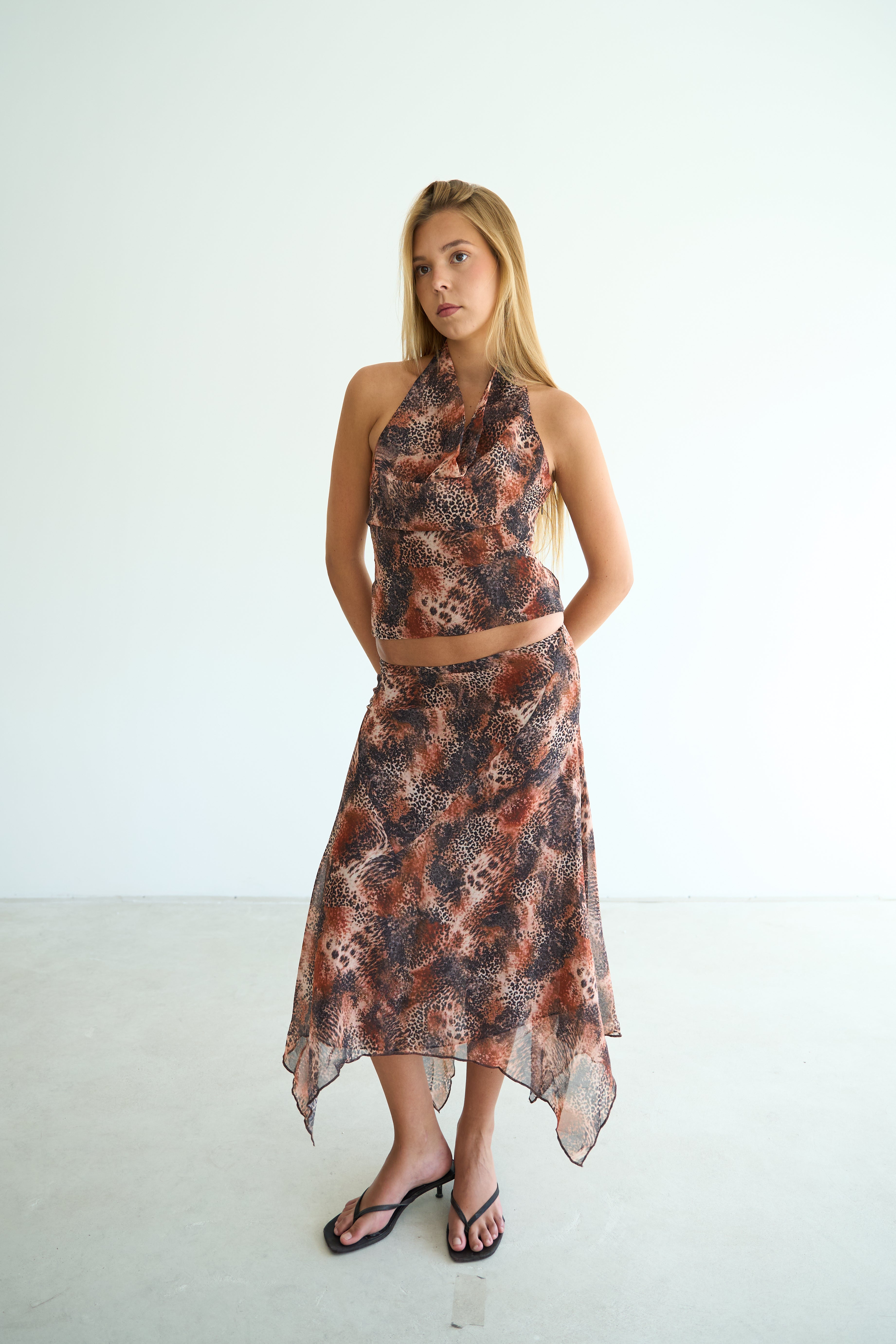 model- Model is 1.72 m and wears size S