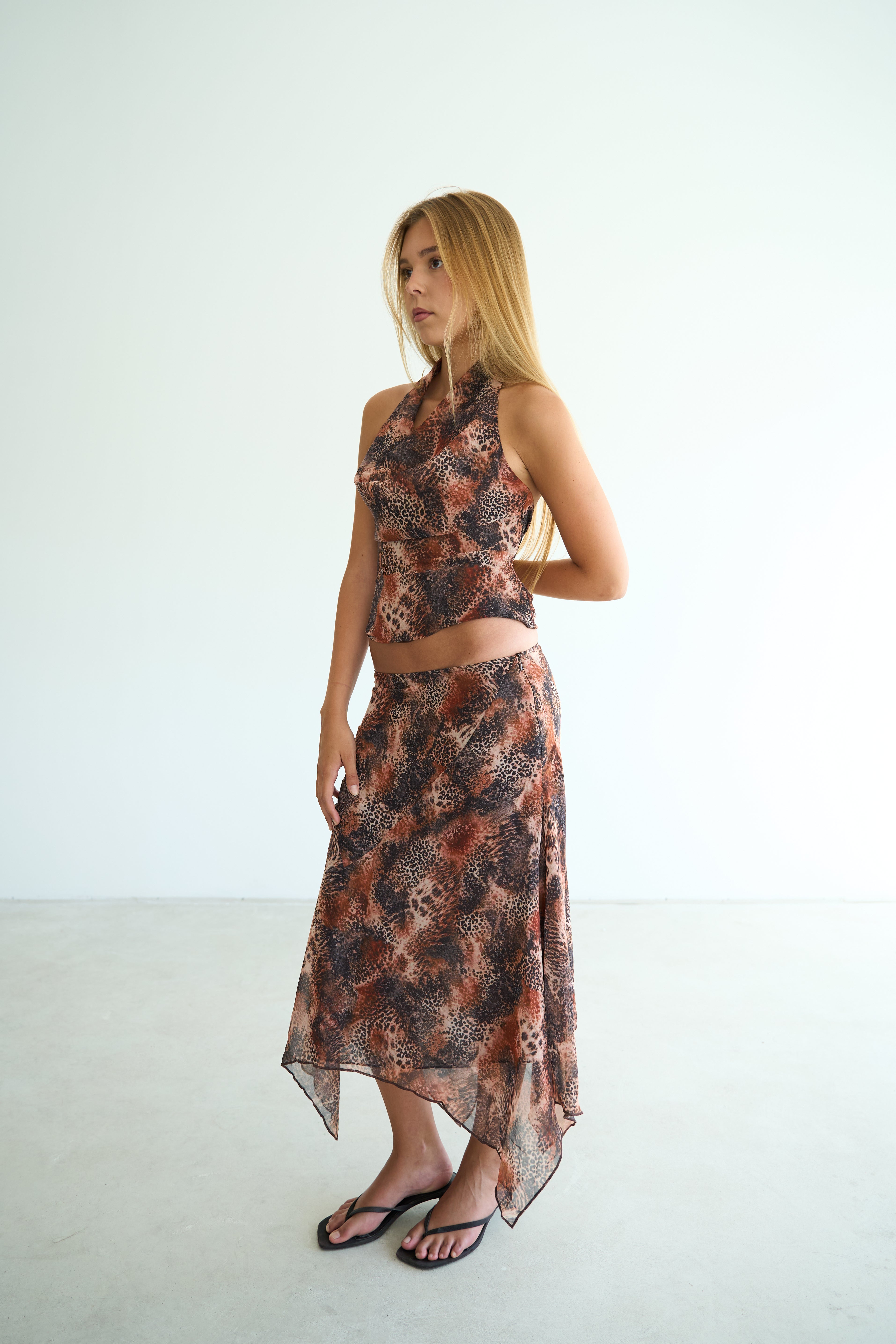 model- Model is 1.72 m and wears size S