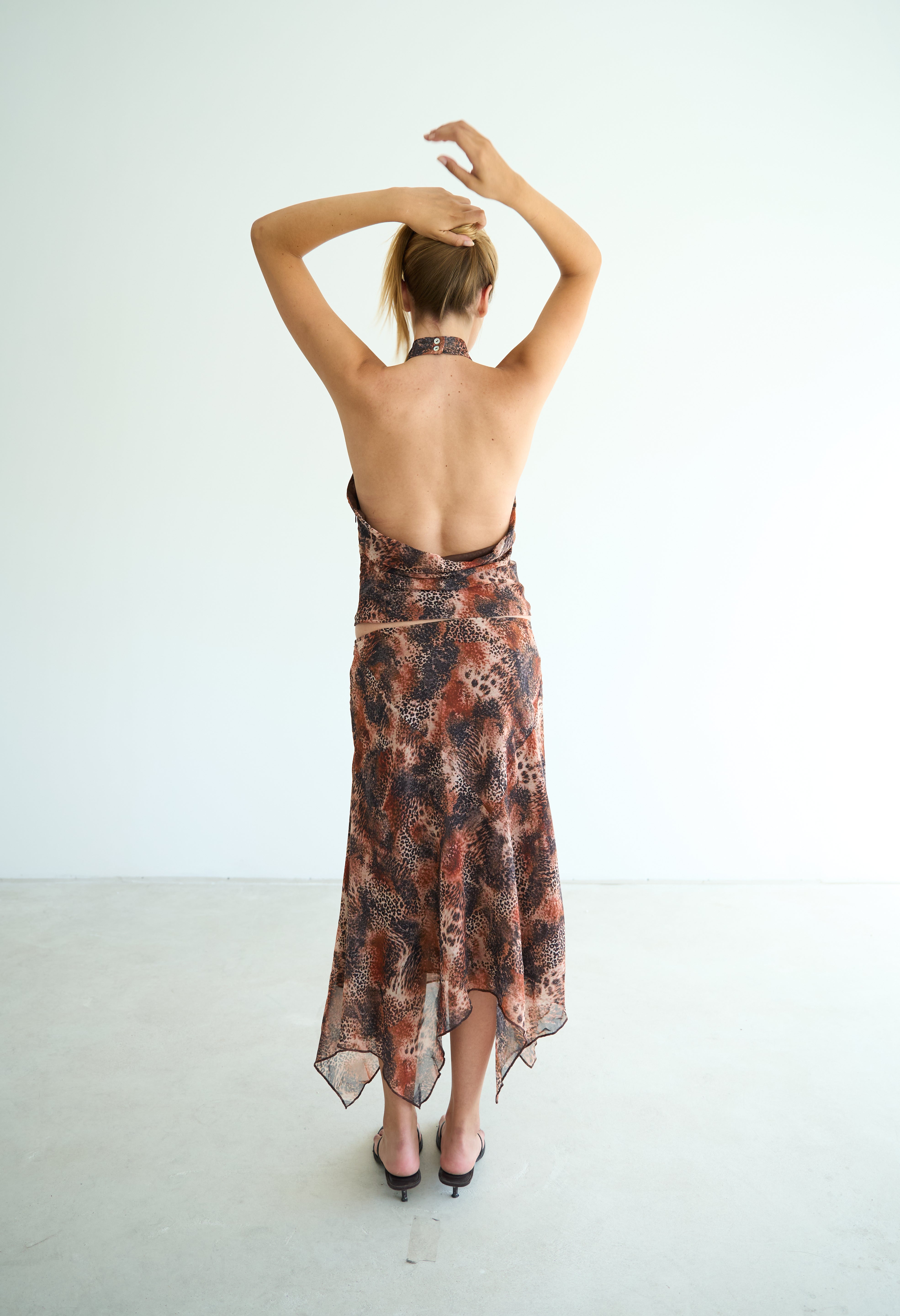 model- Model is 1.72 m and wears size S