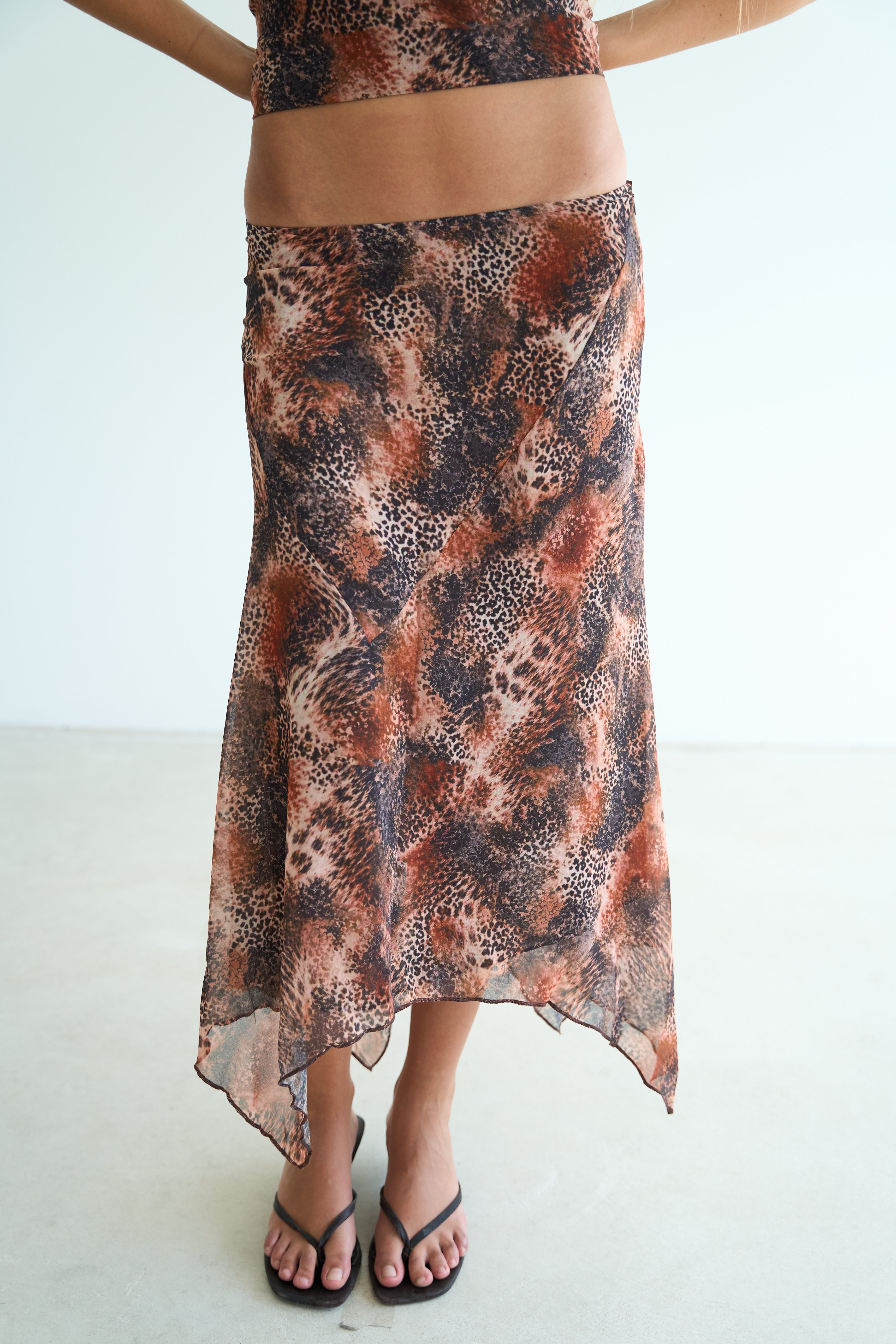 model- Model is 1.72 m and wears size S