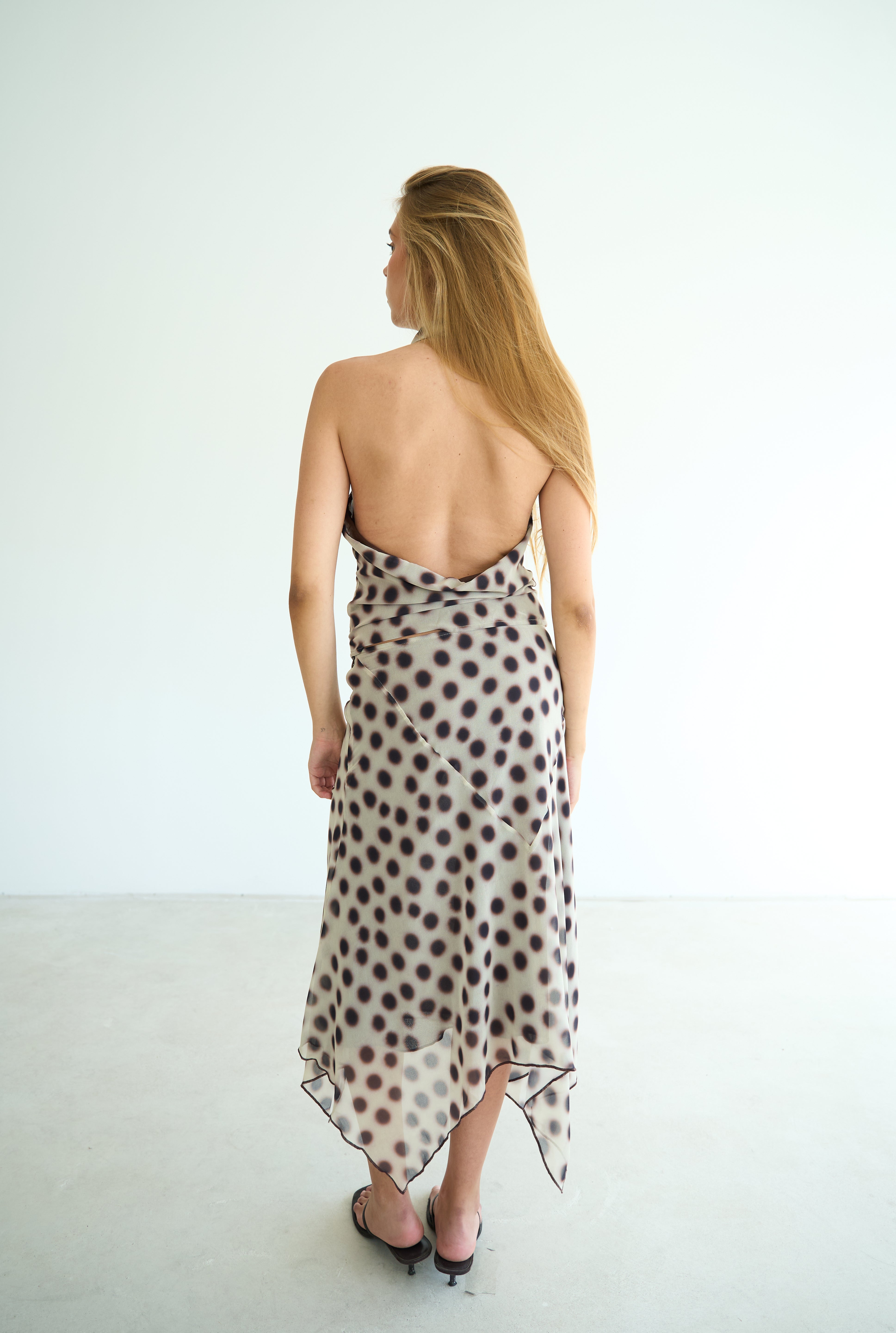model- Model is 1.72 m and wears size S