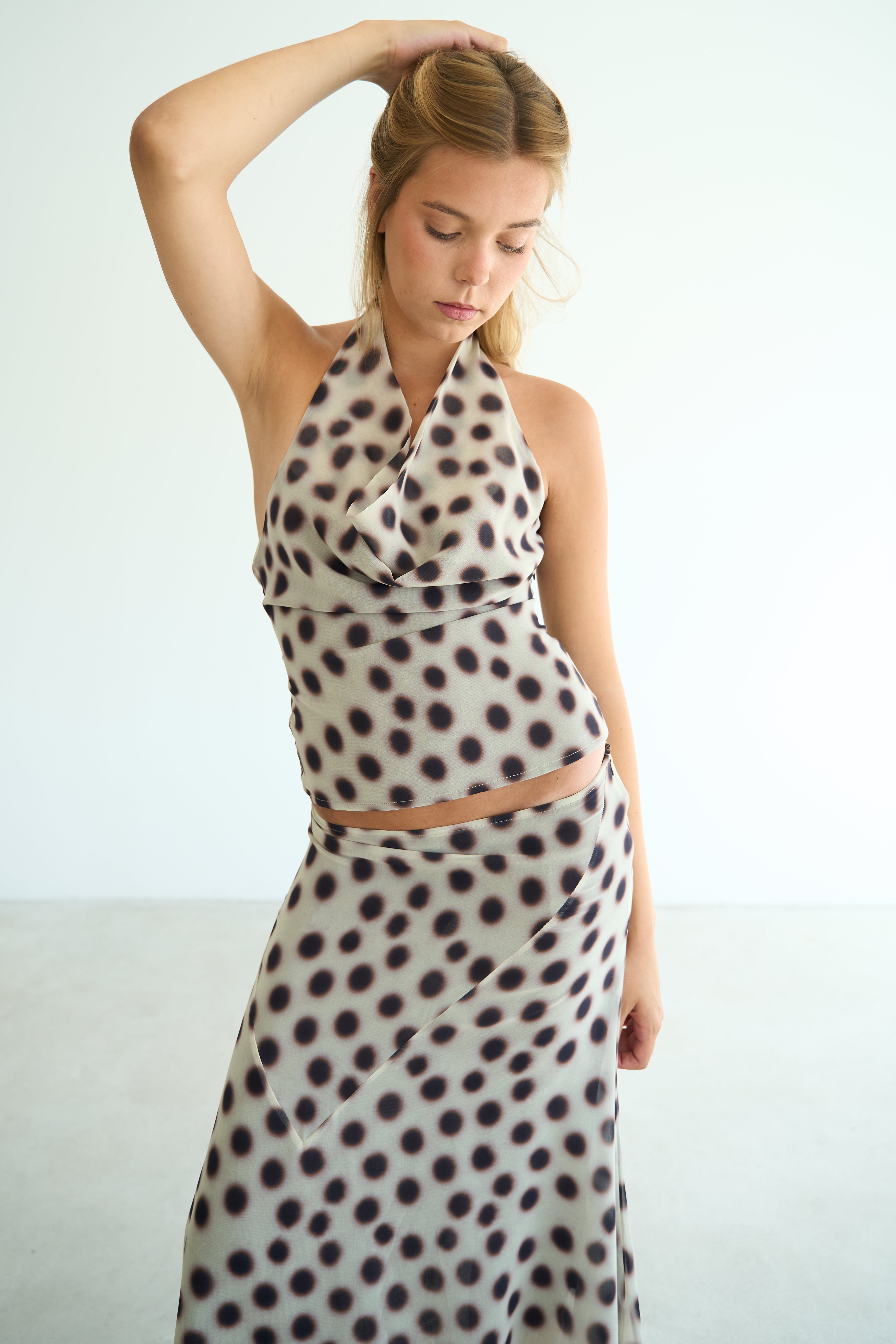 model- Model is 1.72 m and wears size S