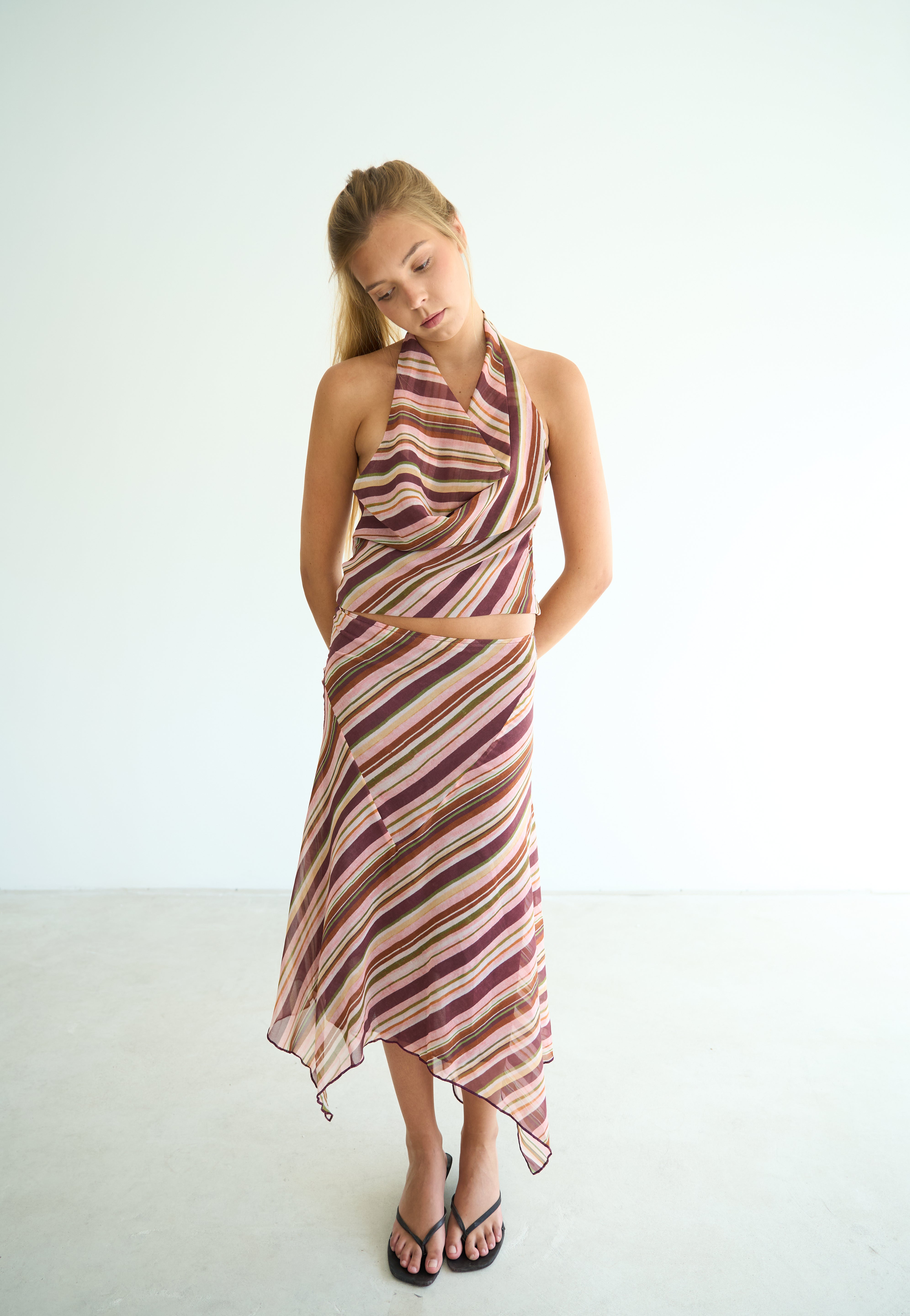 model- Model is 1.72 m and wears size S