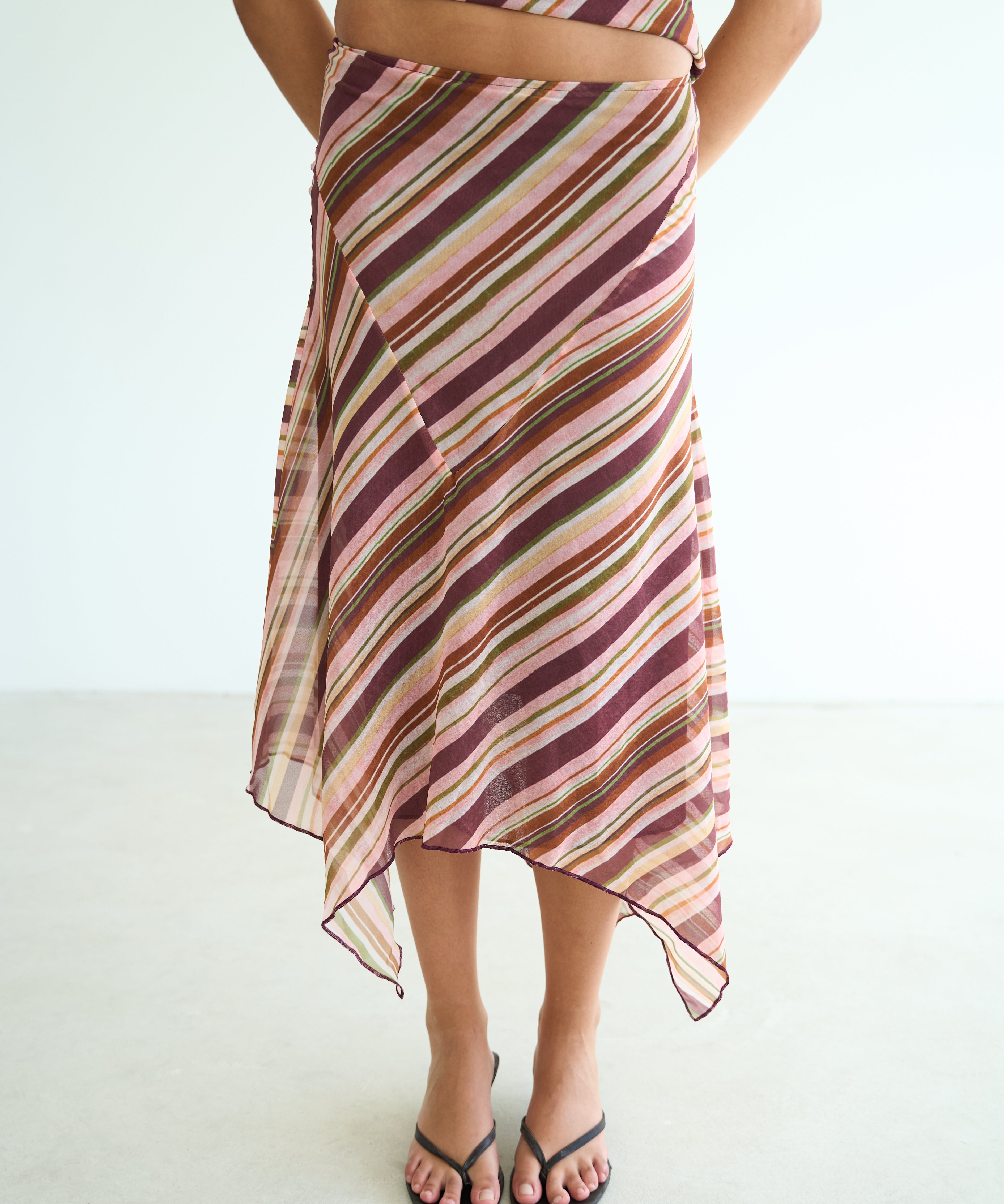 model- Model is 1.72 m and wears size S