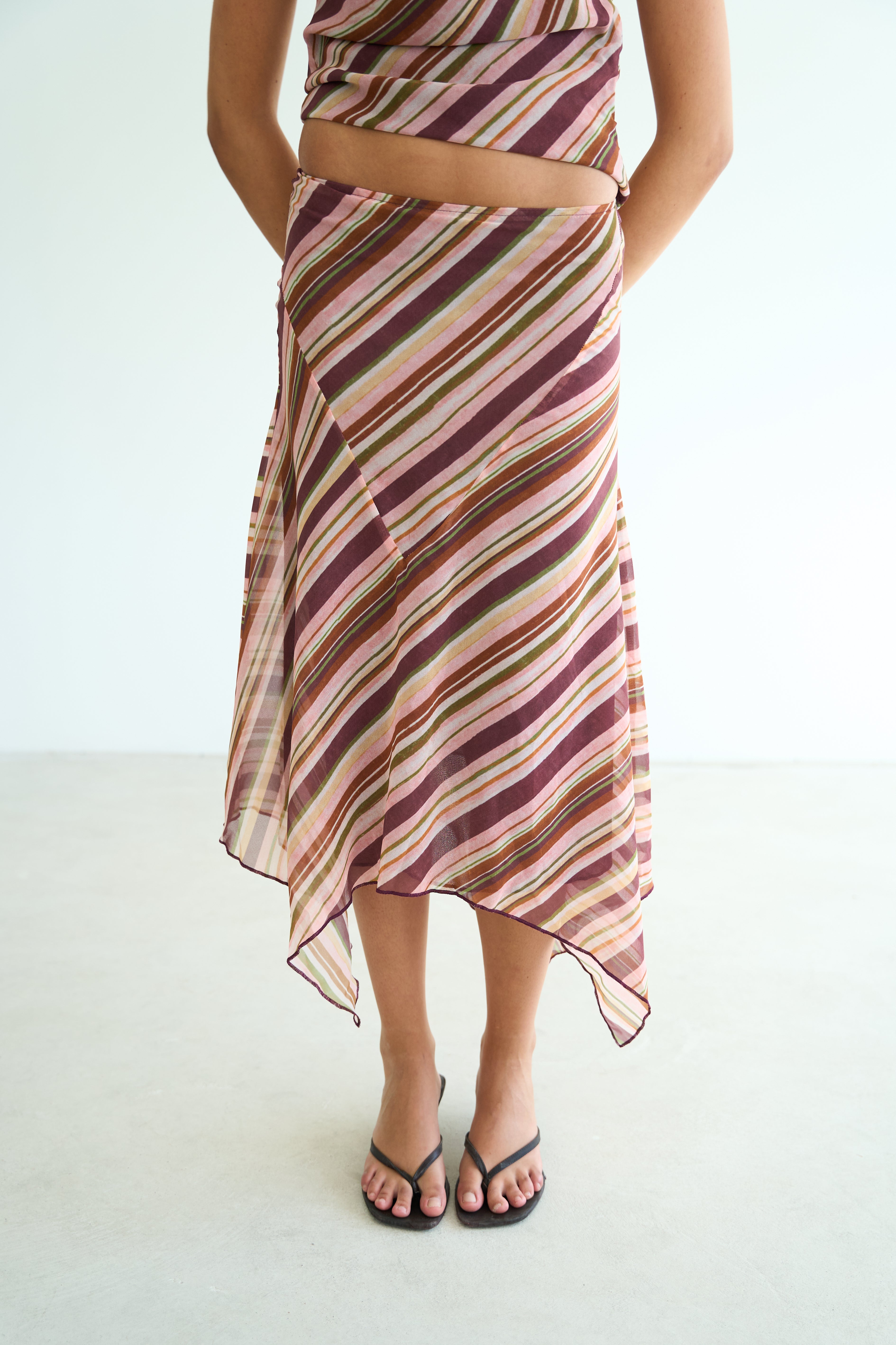 model- Model is 1.72 m and wears size S
