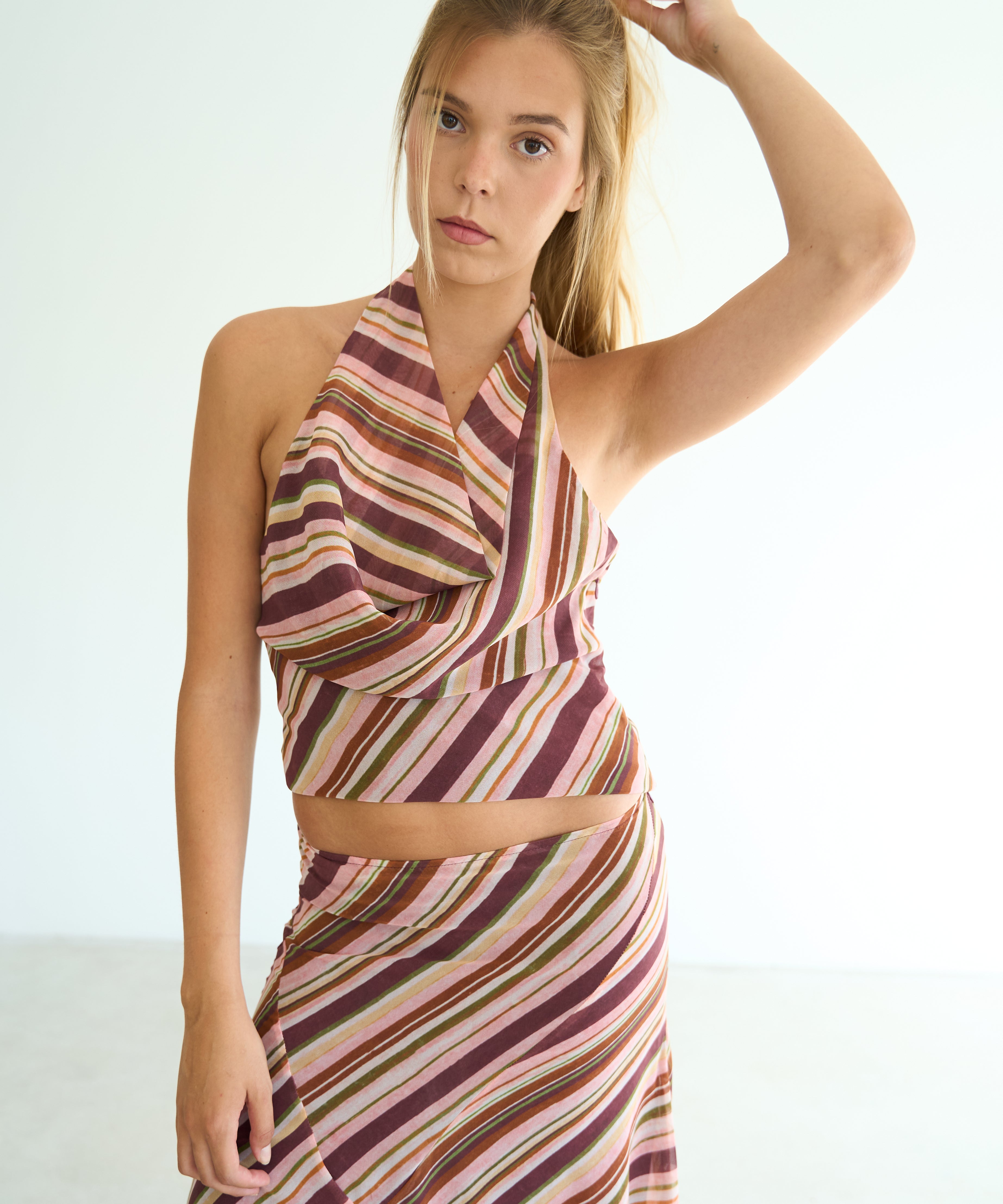 model- Model is 1.72 m and wears size S