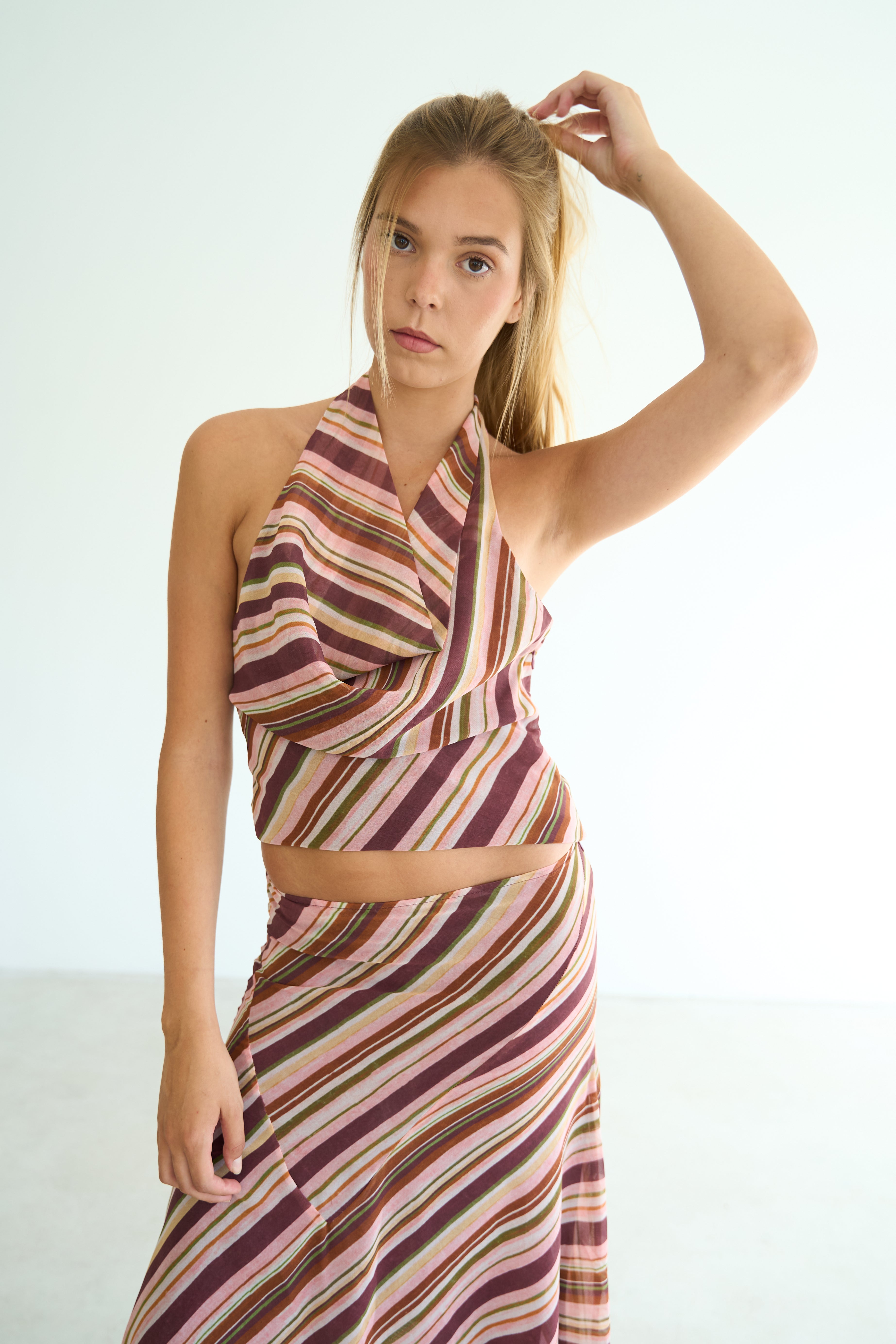 model- Model is 1.72 m and wears size S