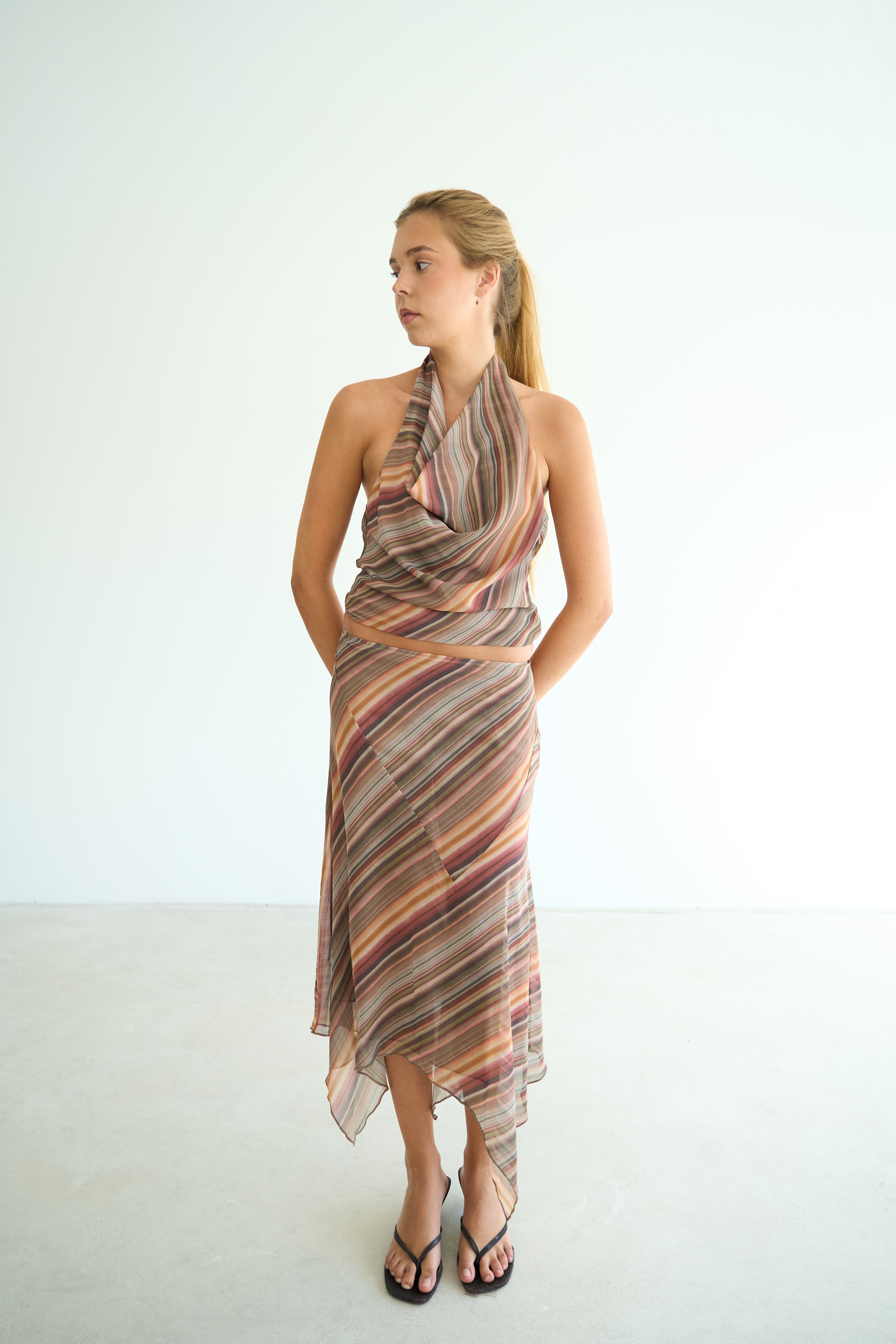 model- Model is 1.72 m and wears size S