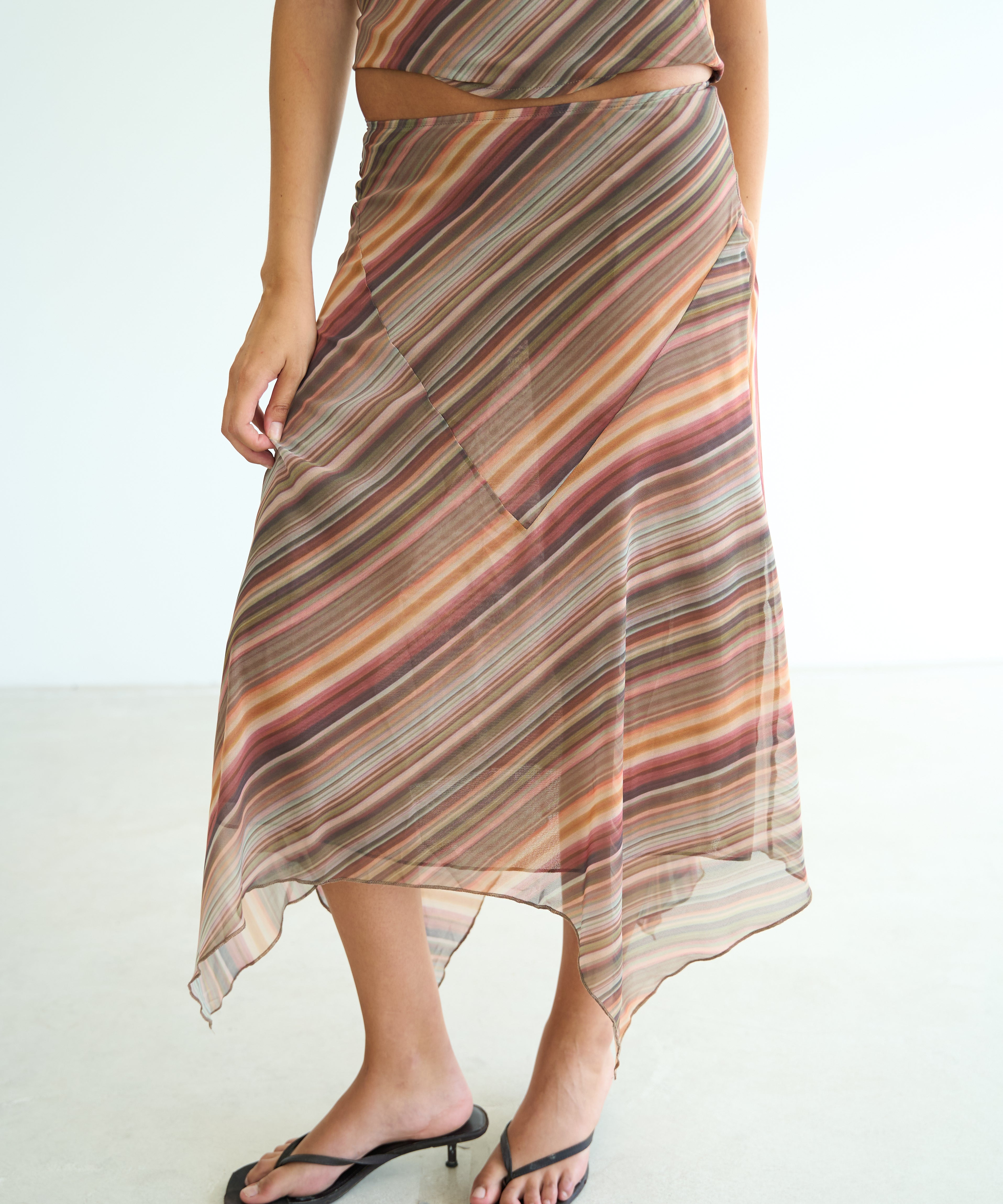 model- Model is 1.72 m and wears size S