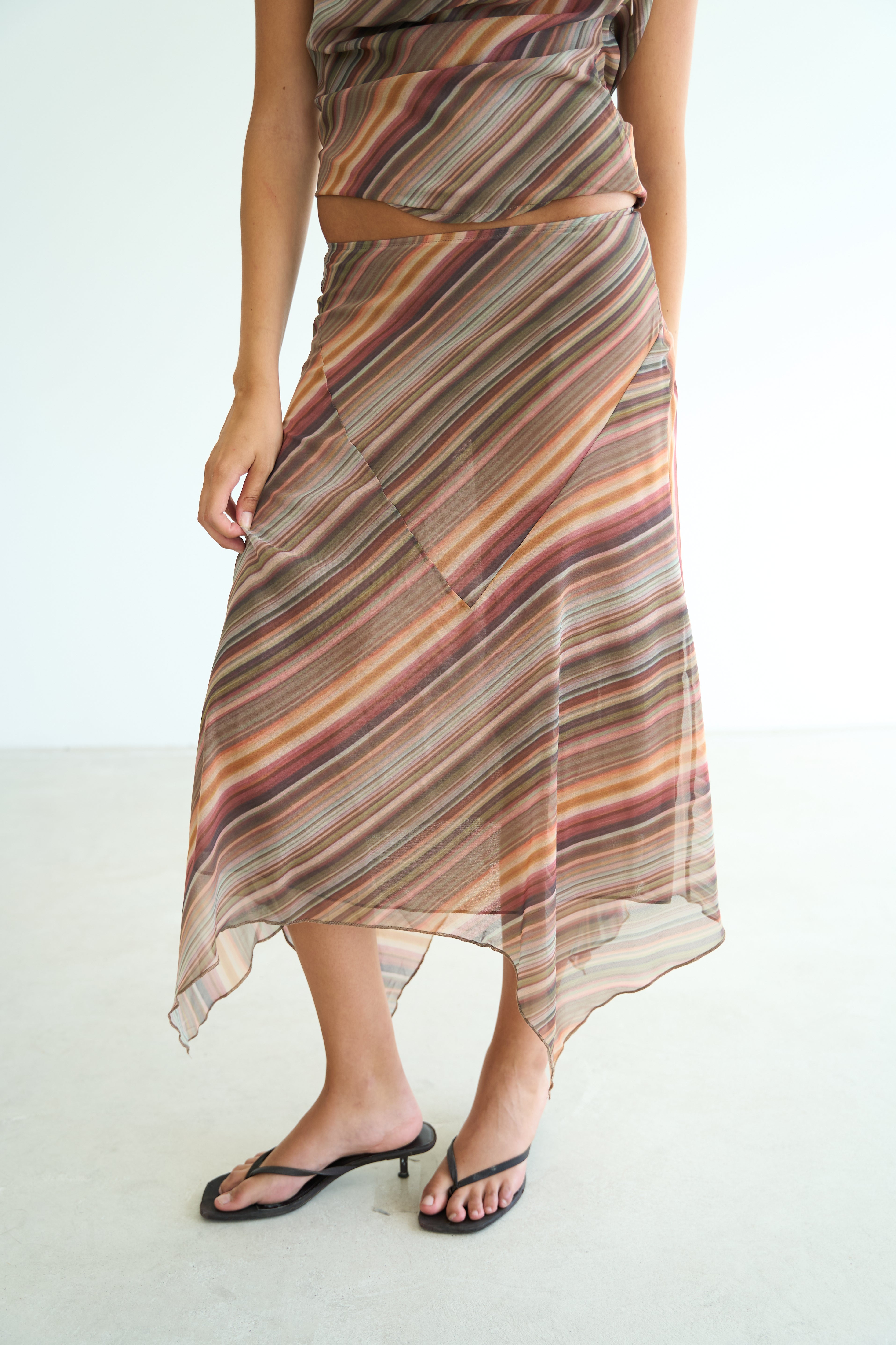 model- Model is 1.72 m and wears size S