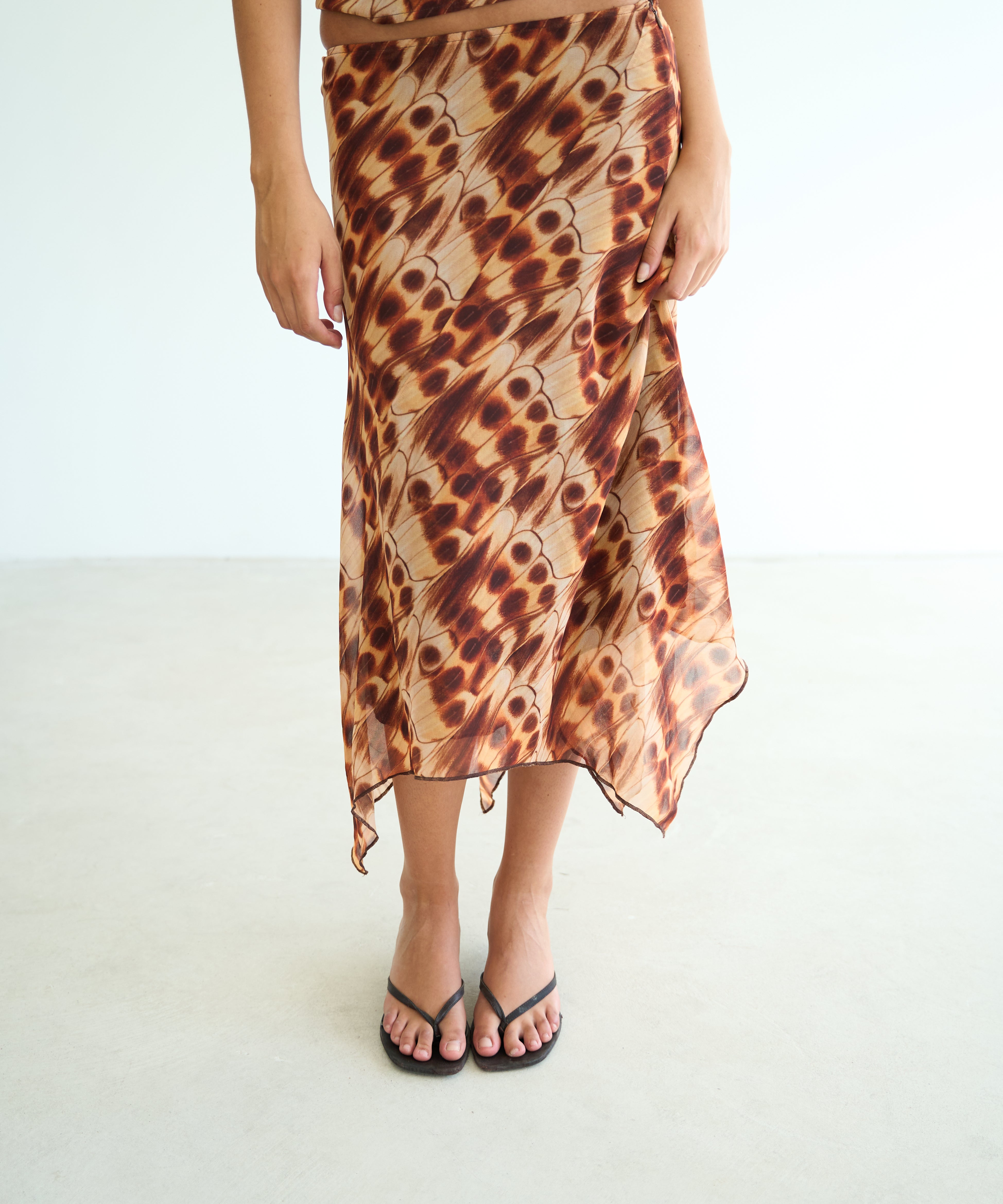 model- Model is 1.72 m and wears size S