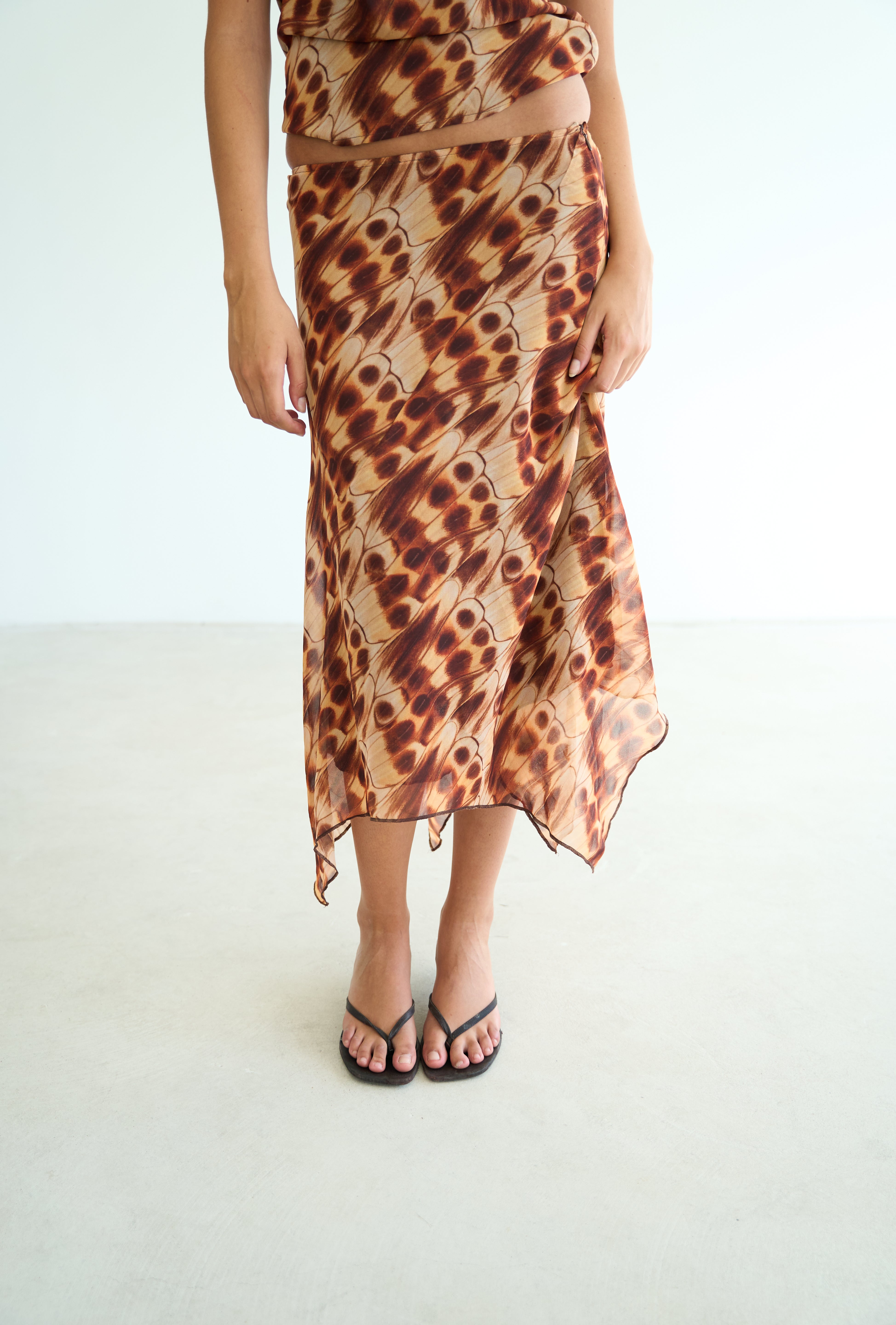 model- Model is 1.72 m and wears size S