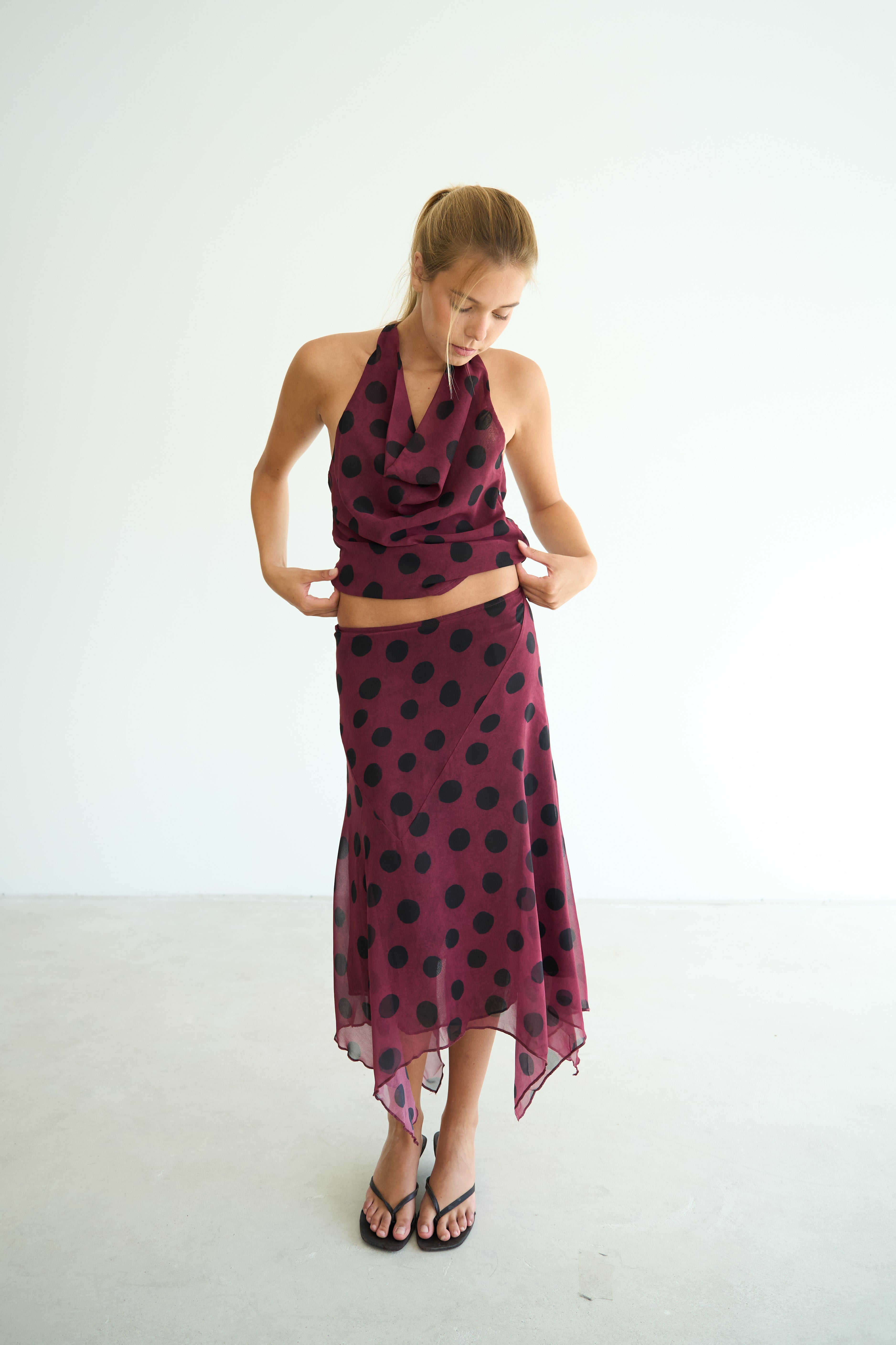 model- Model is 1.72 m and wears size S