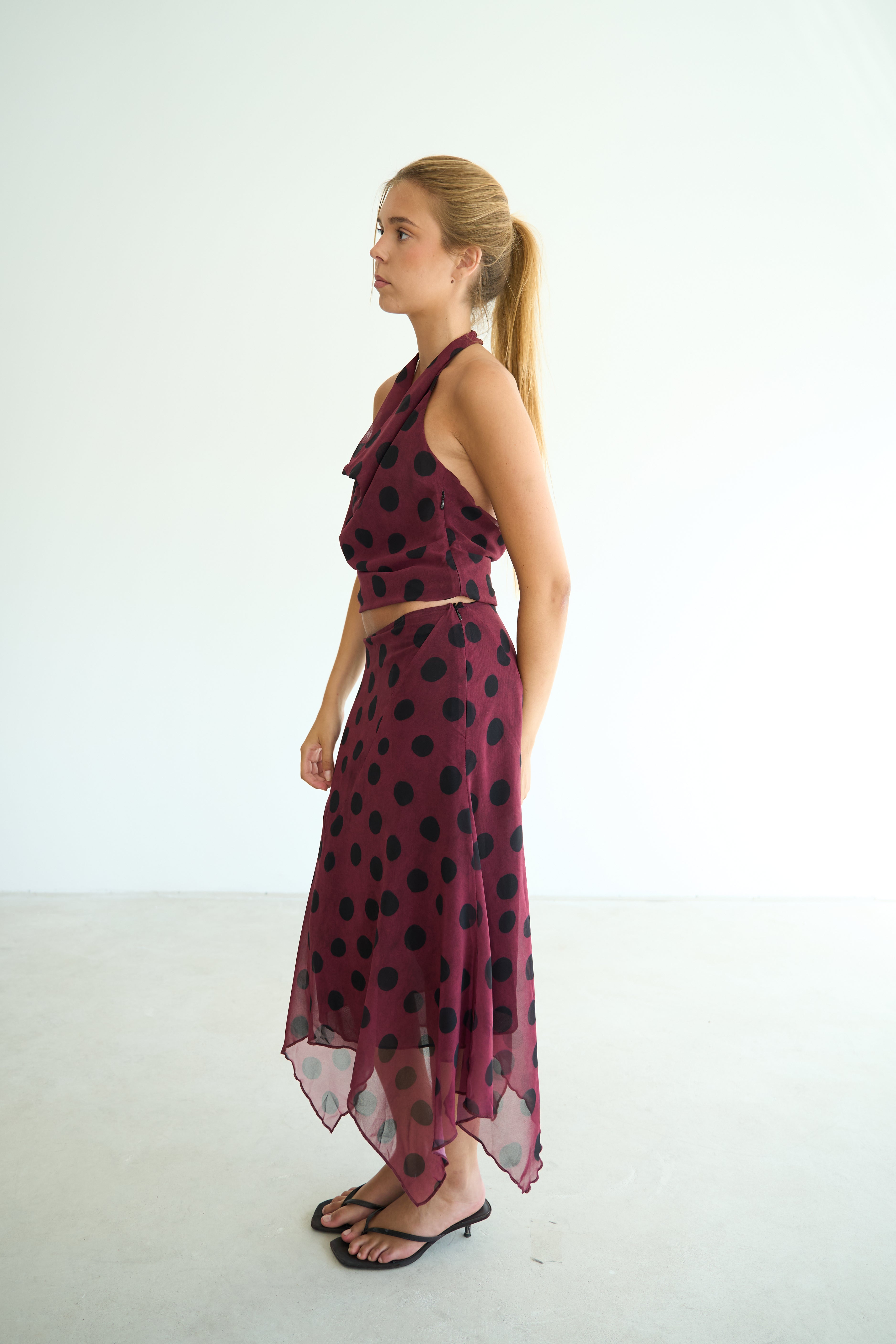 model- Model is 1.72 m and wears size S