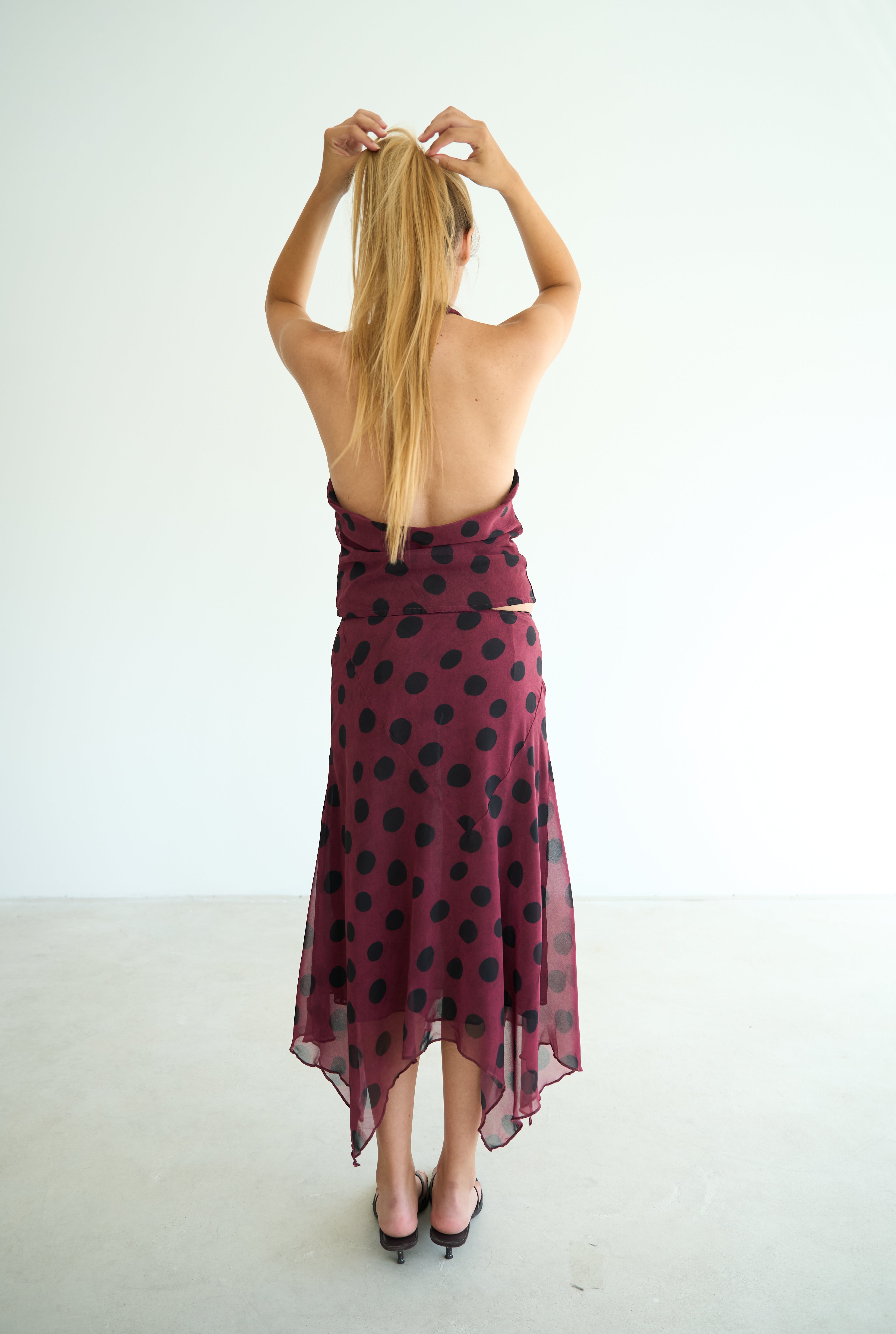 model- Model is 1.72 m and wears size S