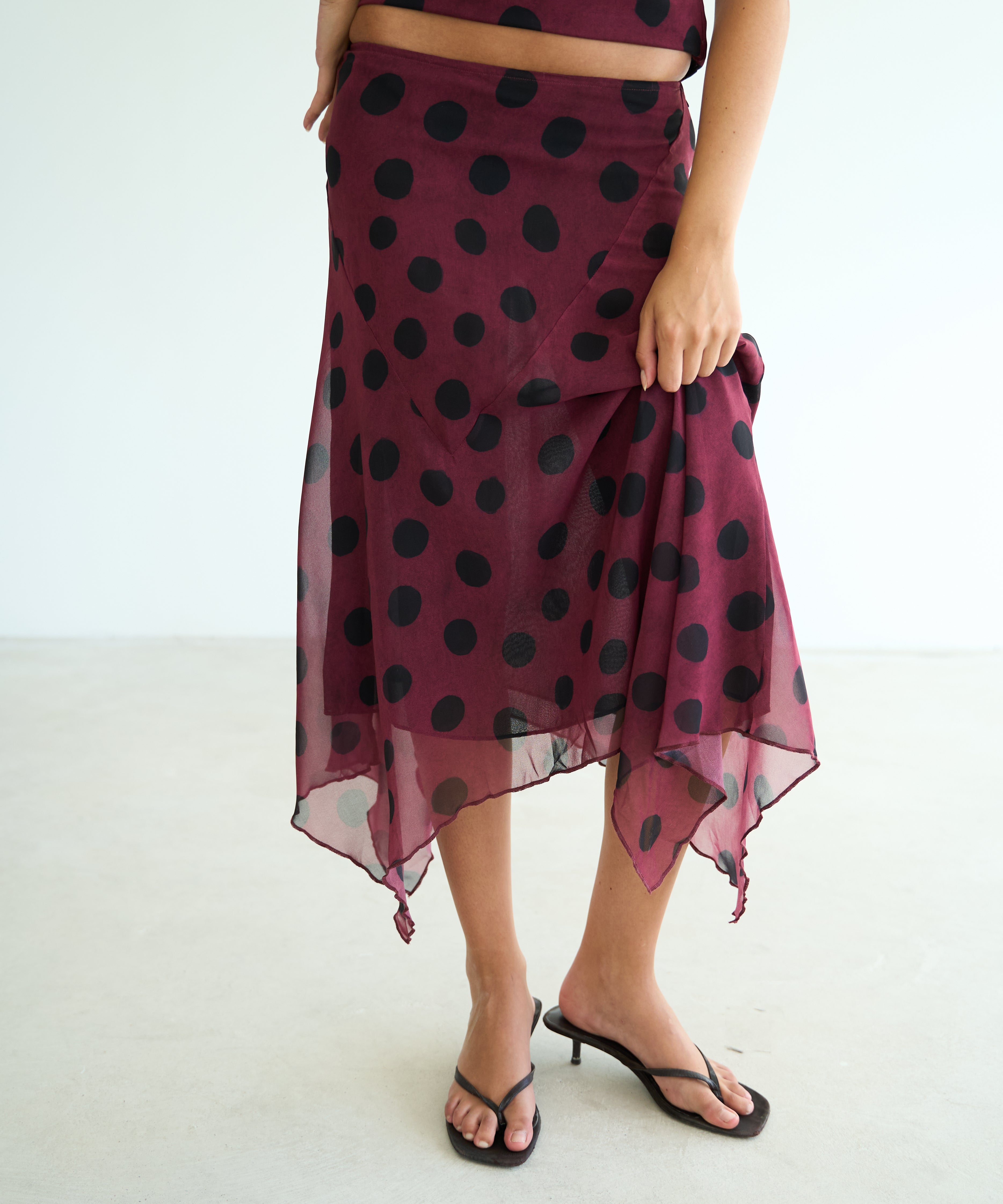 model- Model is 1.72 m and wears size S
