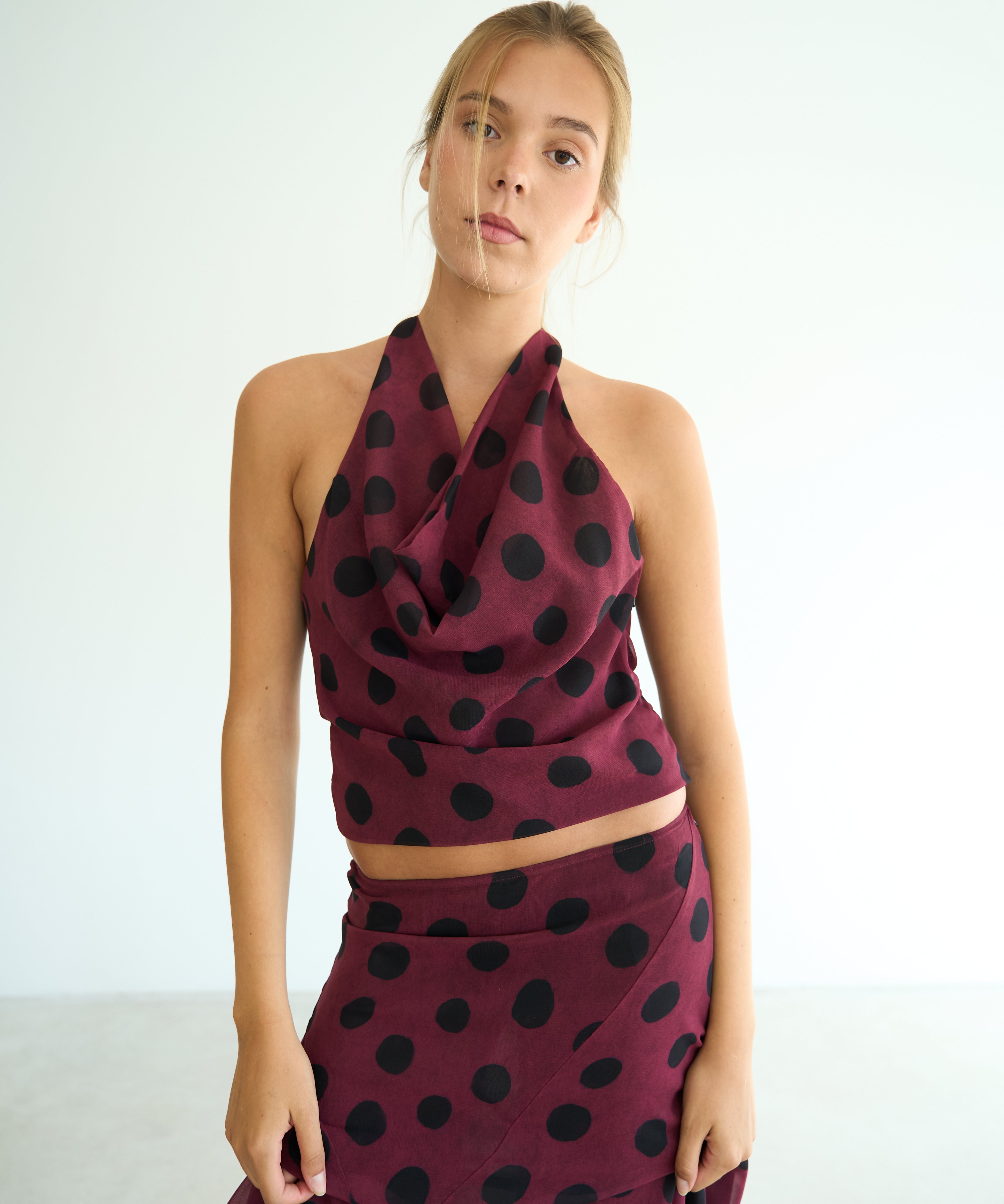 model- Model is 1.72 m and wears size S