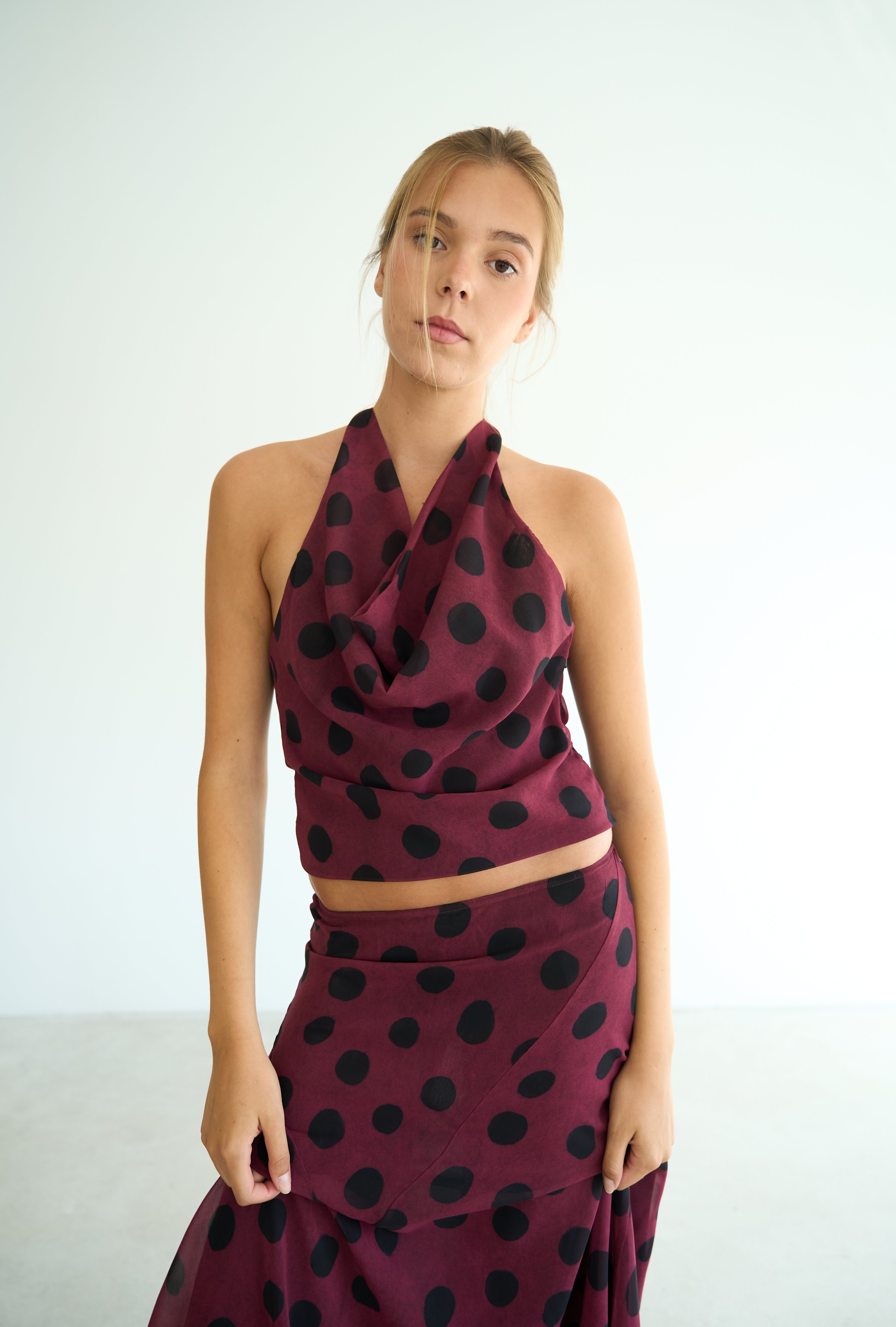 model- Model is 1.72 m and wears size S